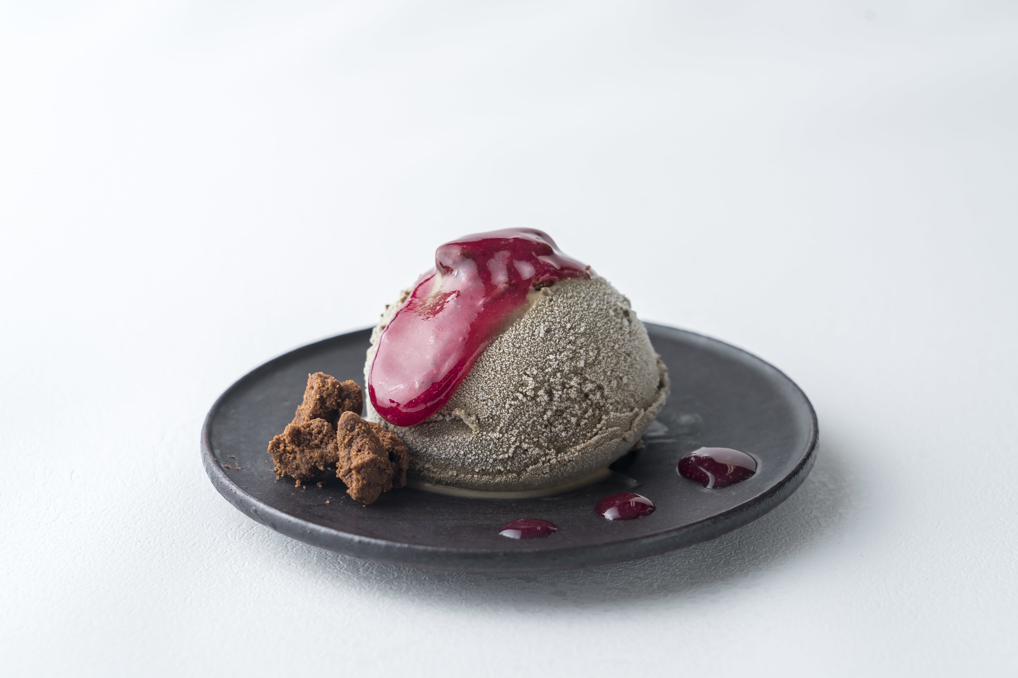 オリジナル焙煎のほうじ茶とカシスの組み合わせ