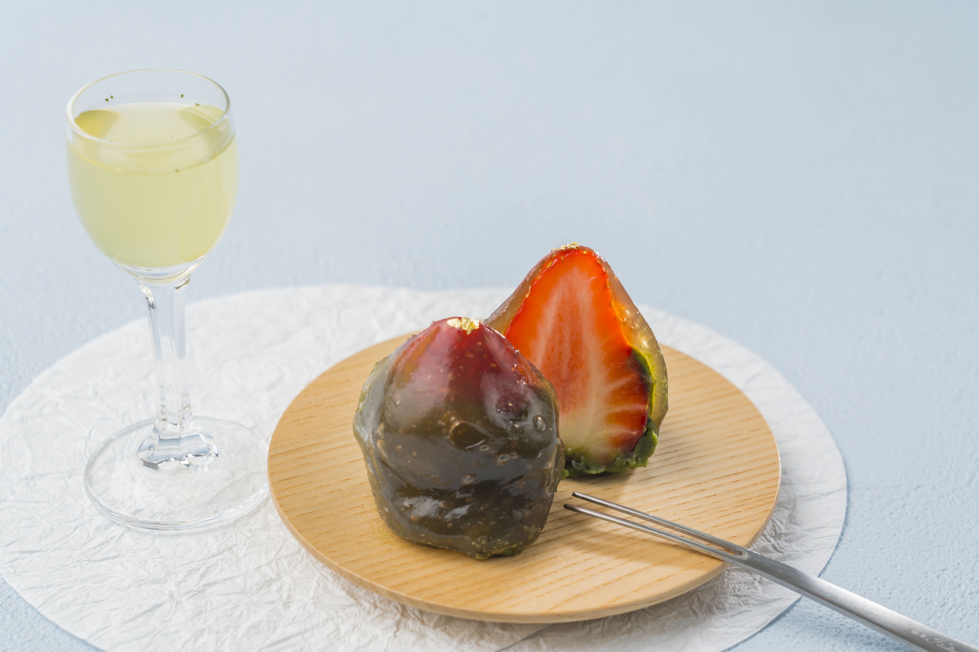 食前茶の後には、いちご琥珀餅をどうぞ。