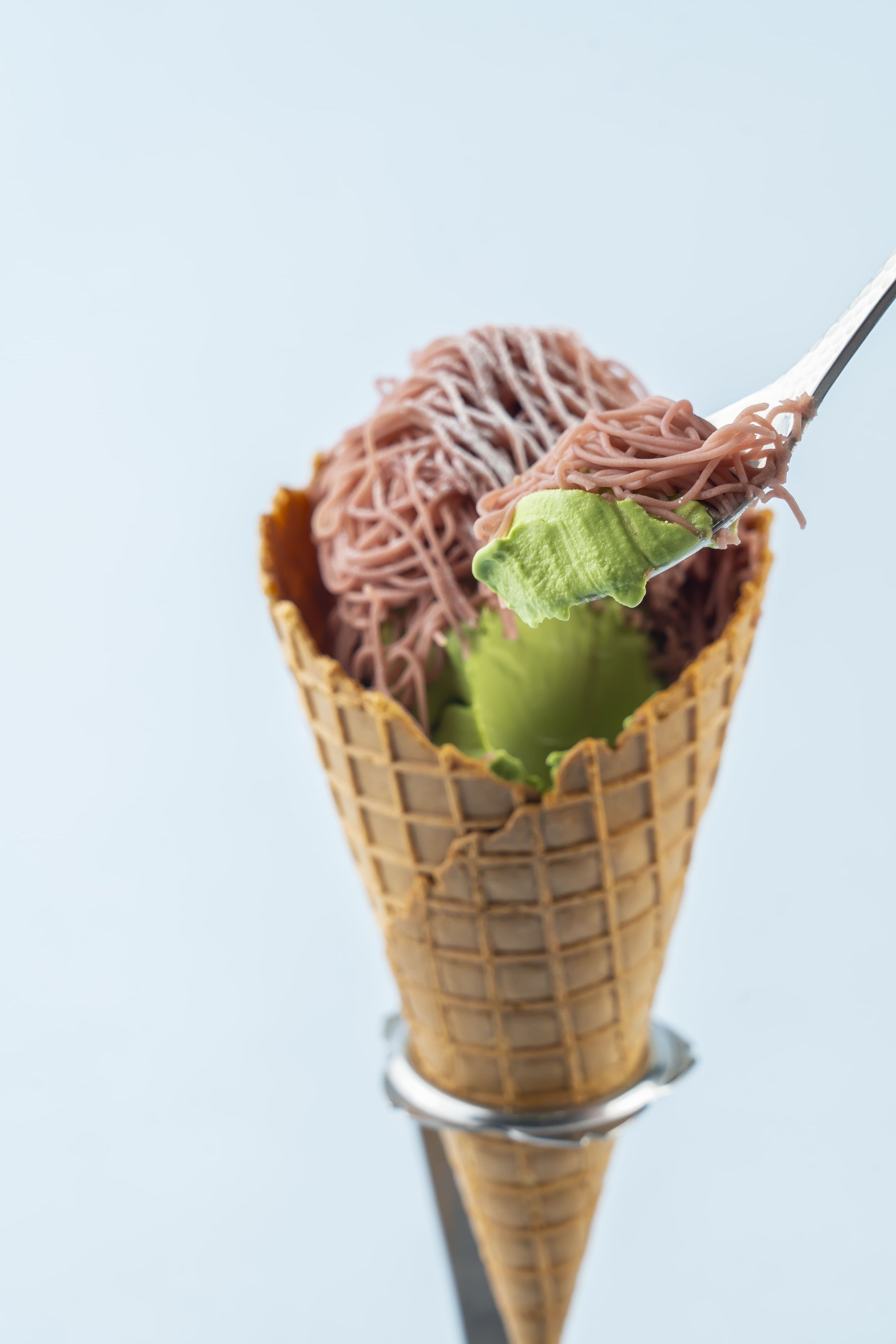 滑らかに口どけるソフトクリームと、桜モンブランクリーム。