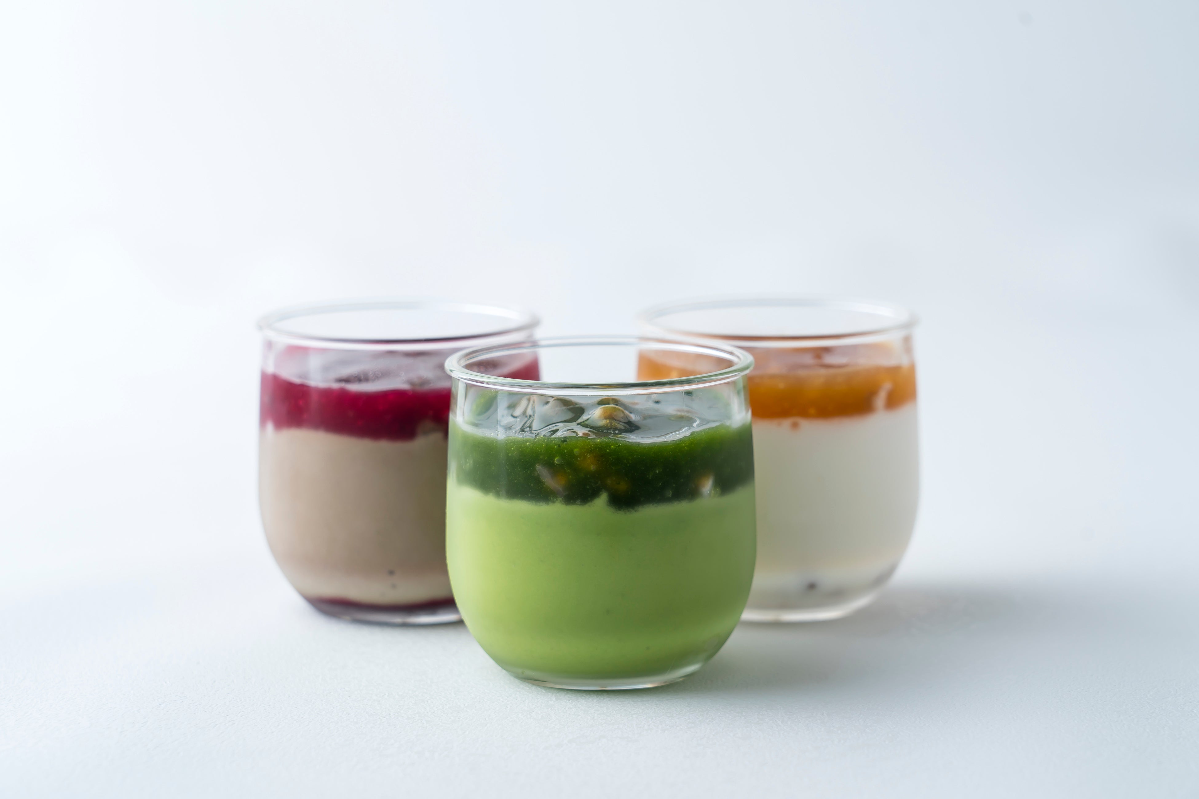 左)ほうじ茶。中央)抹茶。右)みたらしミルク