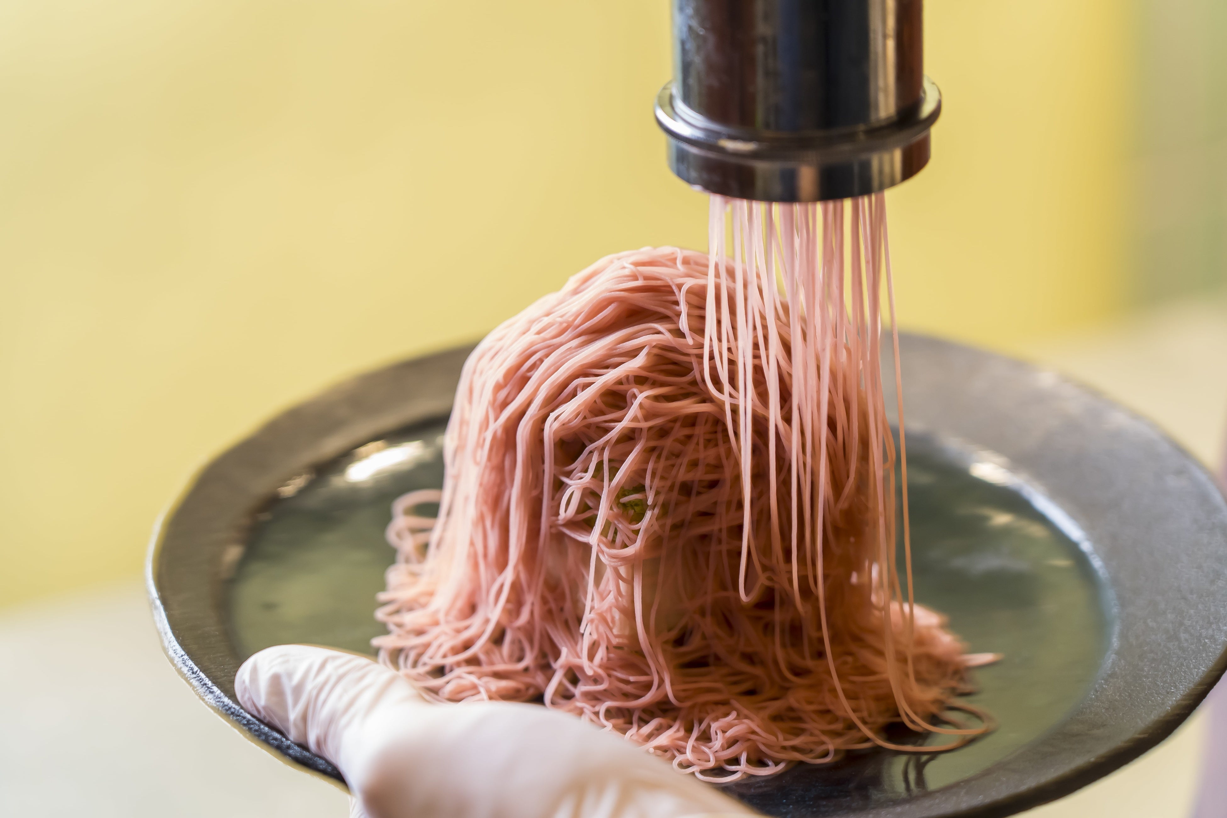 オーダーを受けてから絞る自家製桜モンブランクリーム