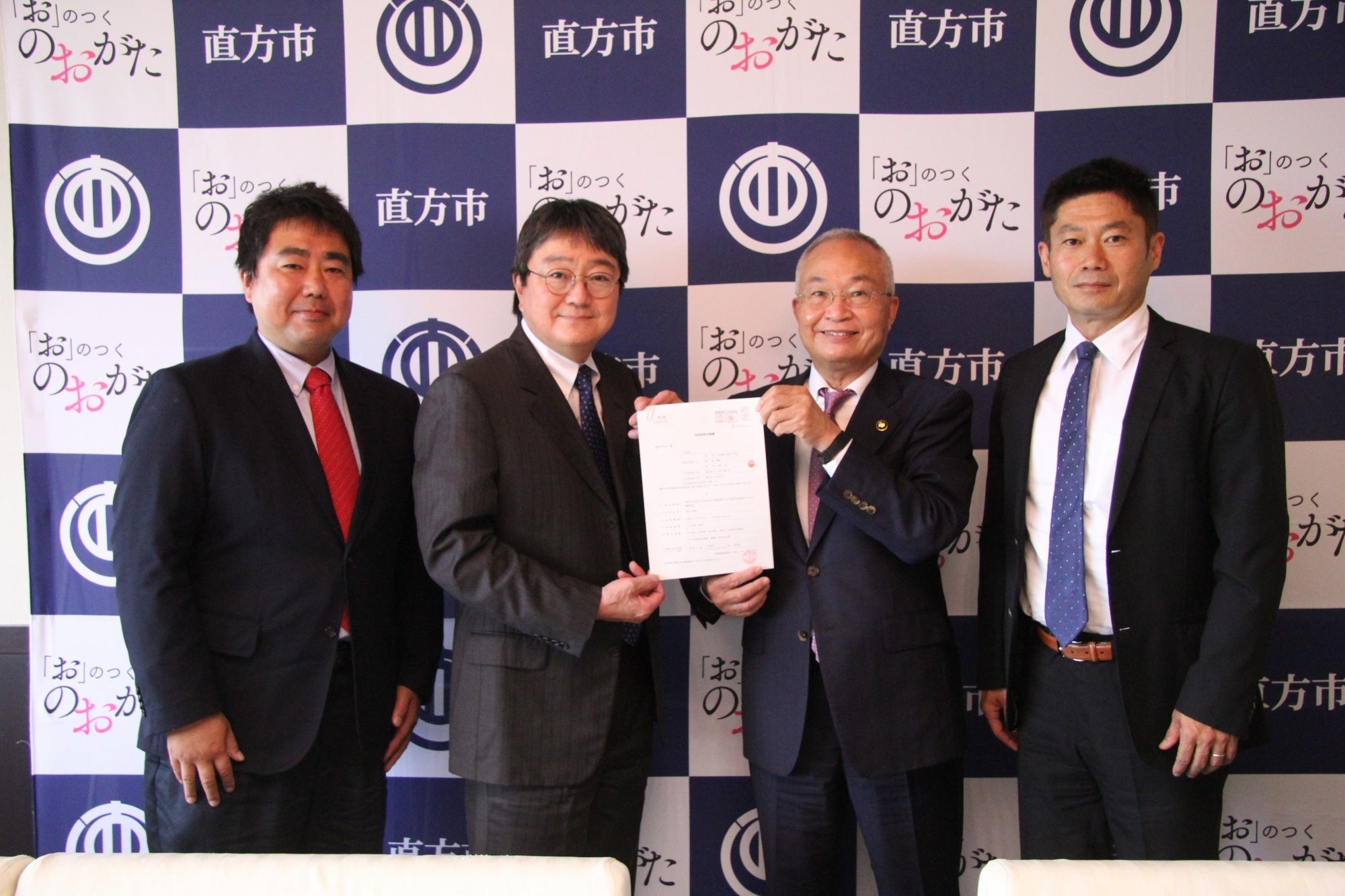 左から三角助教、大橋教授、大塚市長、渕脇教授