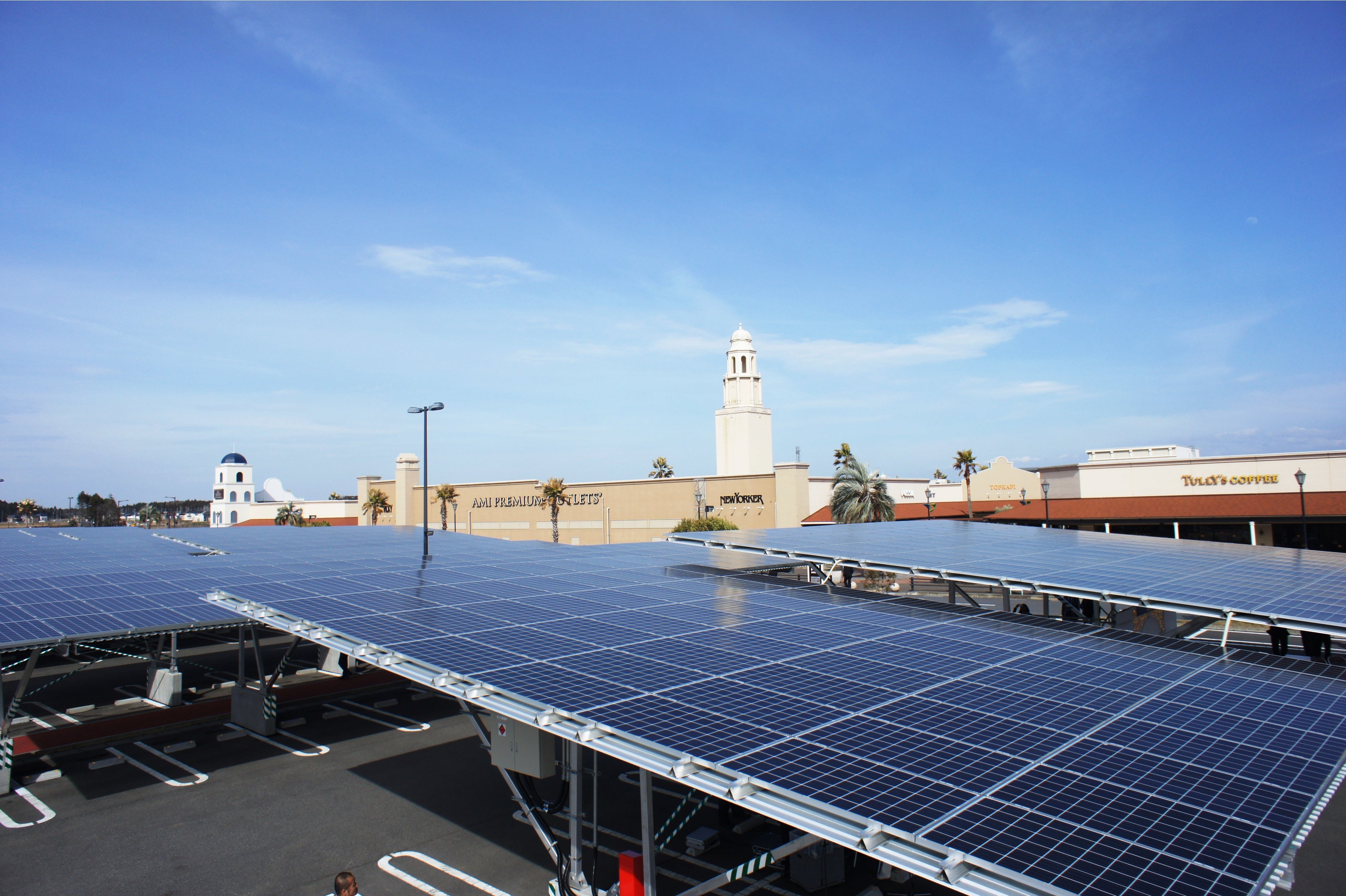 カーポート型太陽光発電設備（あみ）