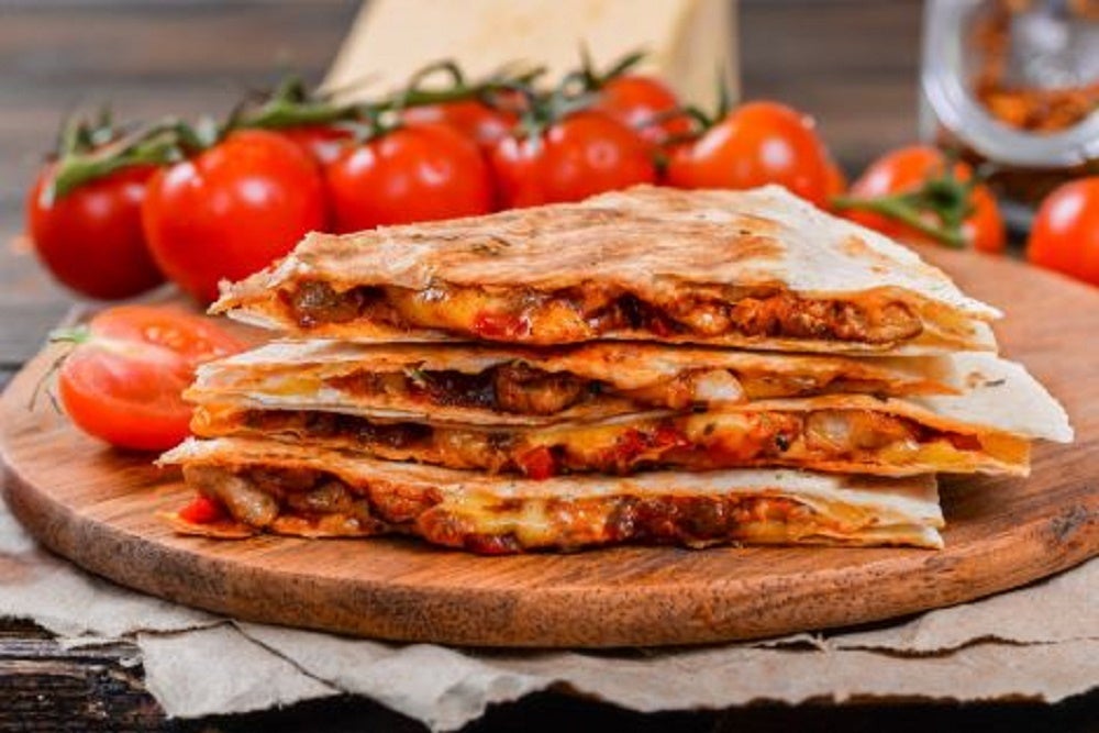 夏野菜を使用したケサディーヤ　※イメージ