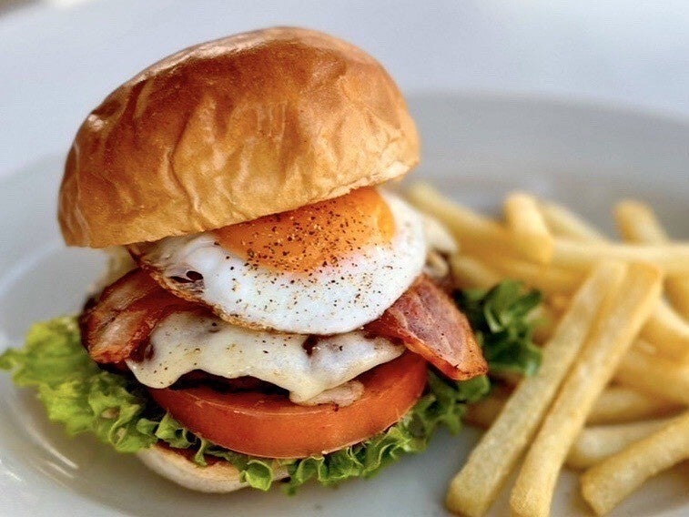 J.S. Pancake Café ベーコンエッグチーズバーガー