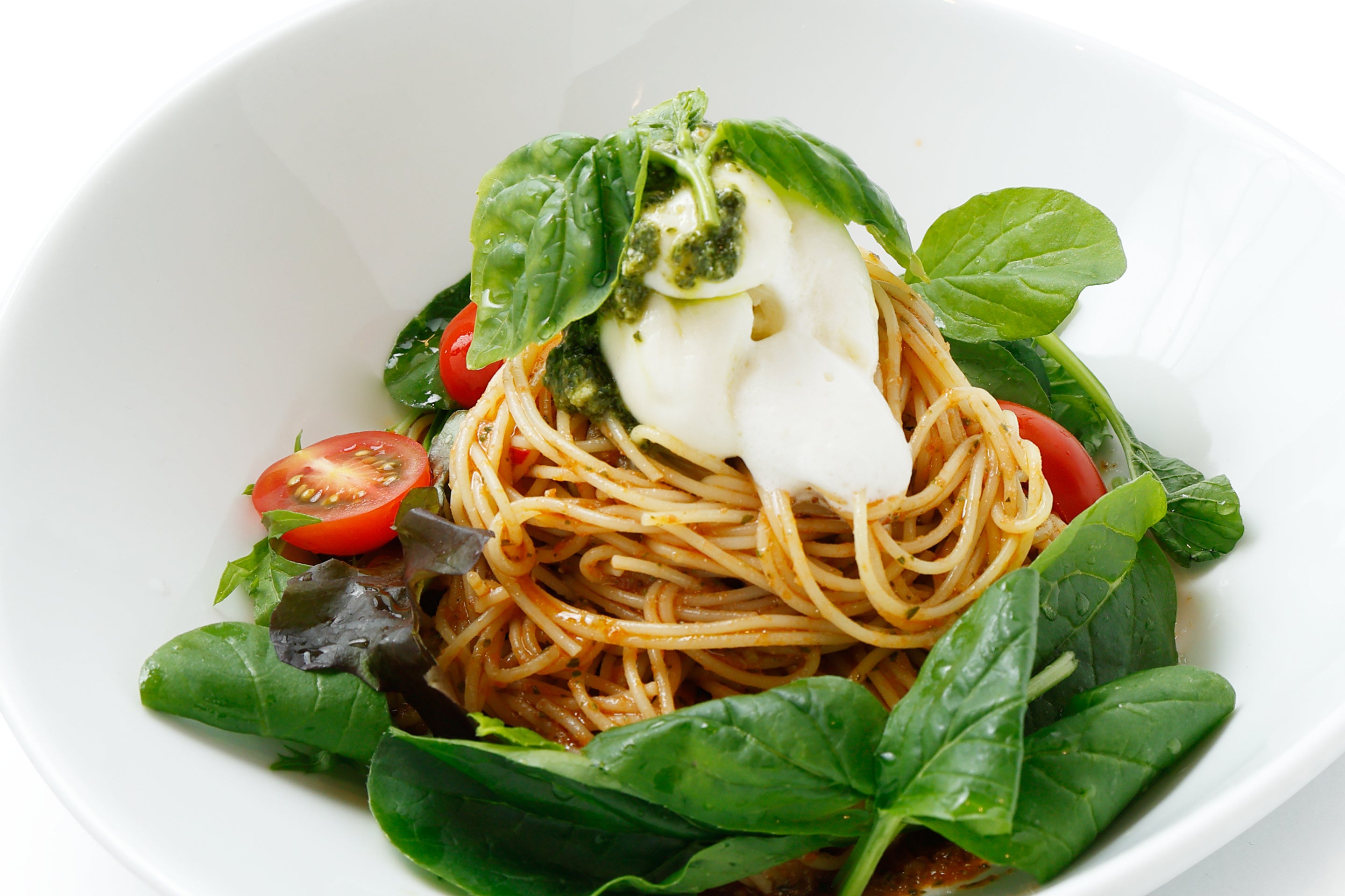ブッラータチーズとアイコトマトの冷製パスタ