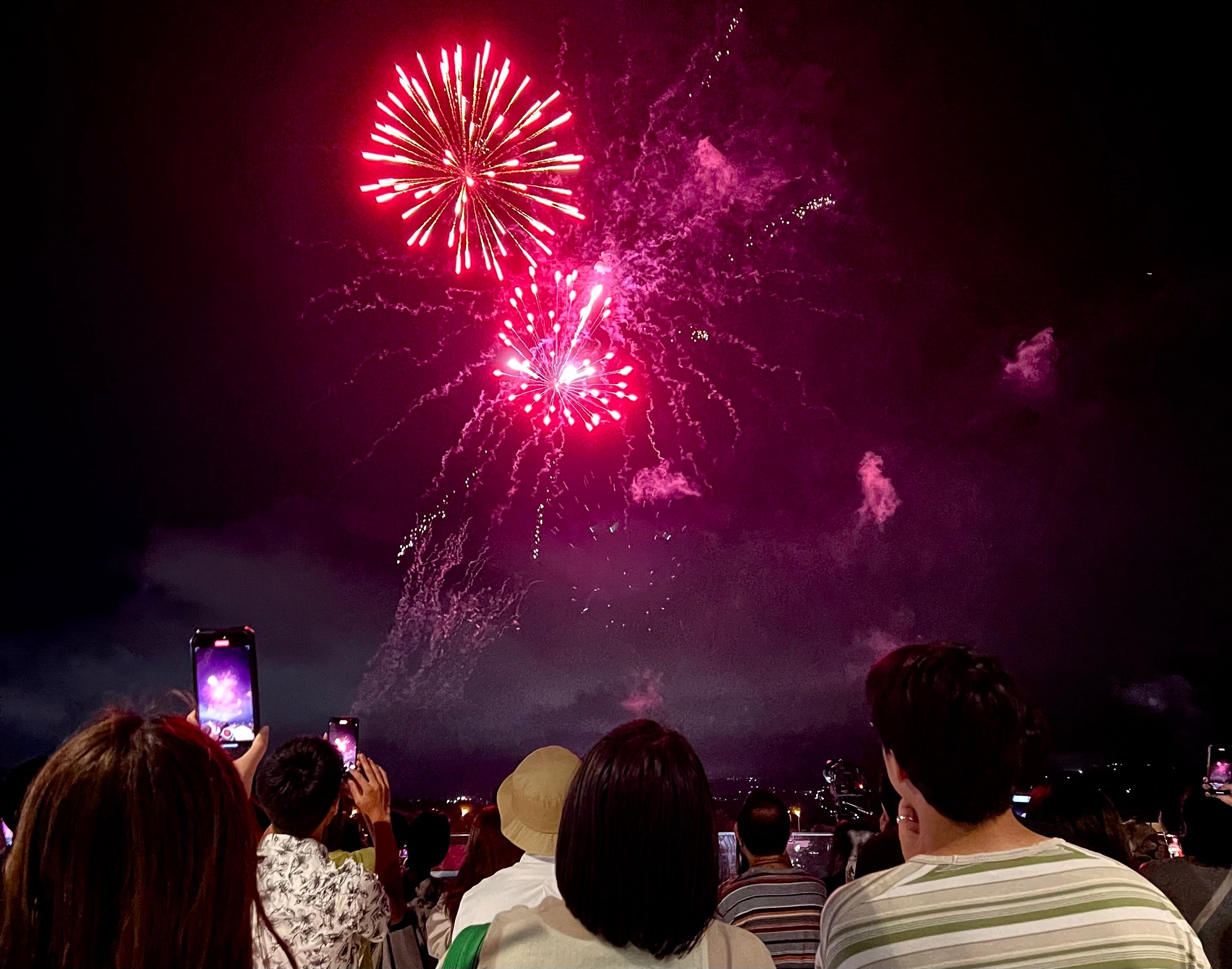 大迫力な花火に歓声があがりました