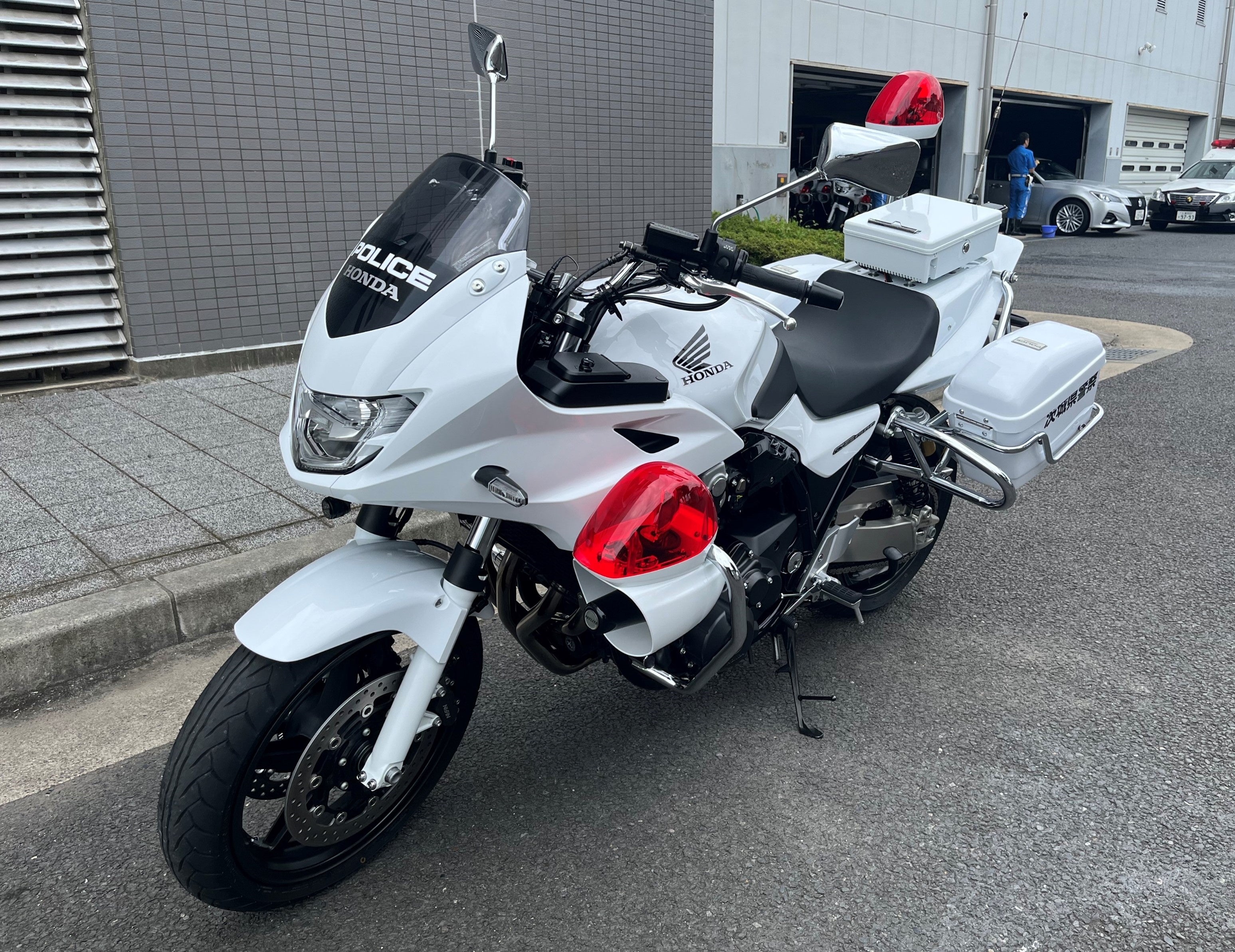 パトカーや消防車が大集合！お子様の記念撮影も「あつまれ