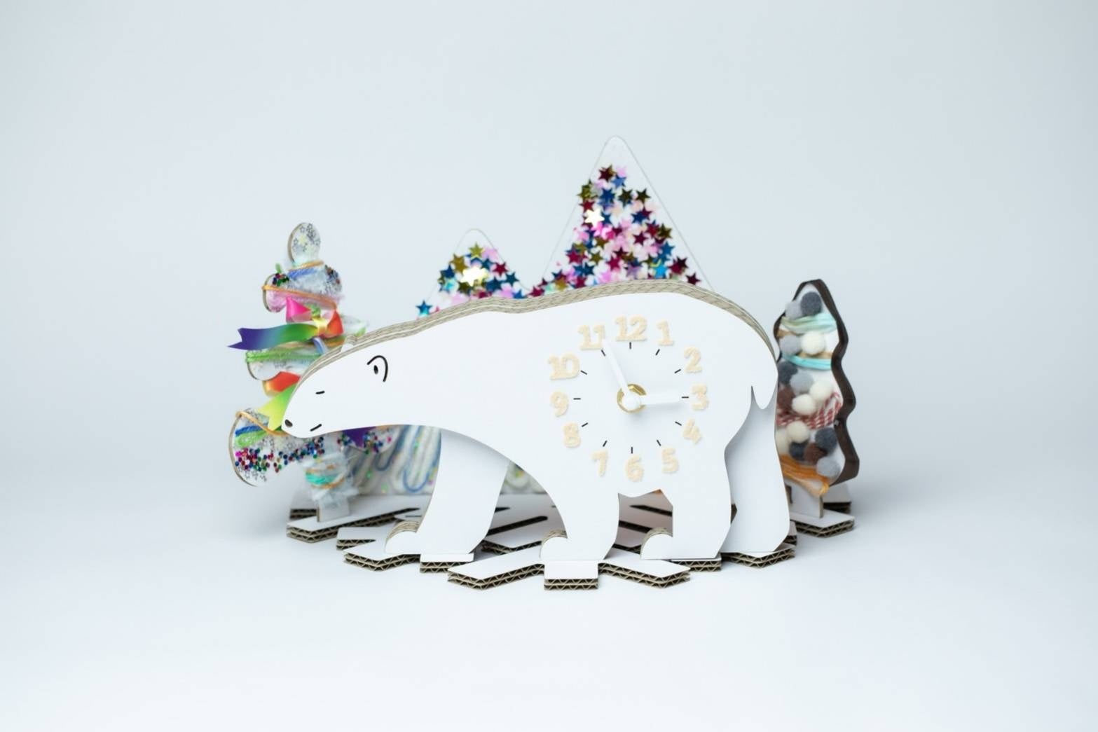 ホッキョクグマの時計のDIYと、北極をイメージした背景のデコレーションワークショップでの完成イメージ。