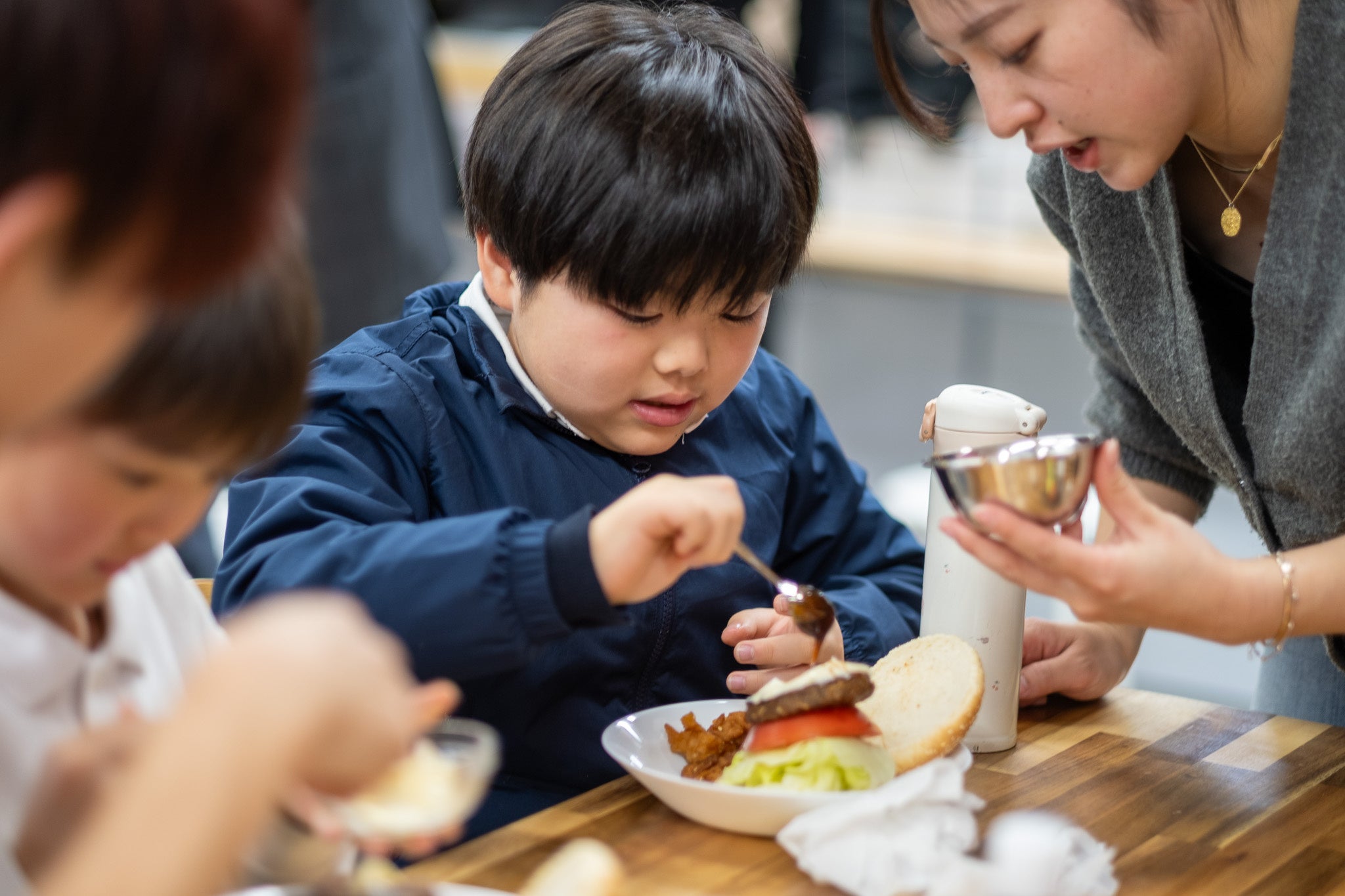 子どもたち一人一人がワンプレートをつくります