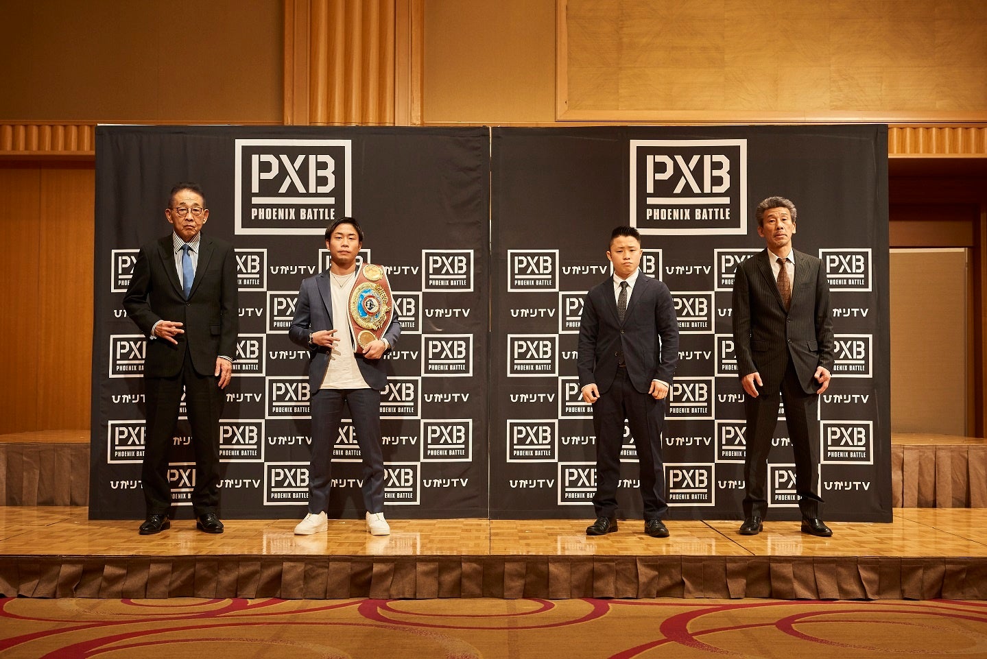 左から渡辺会長、谷口選手、石澤選手、高城会長