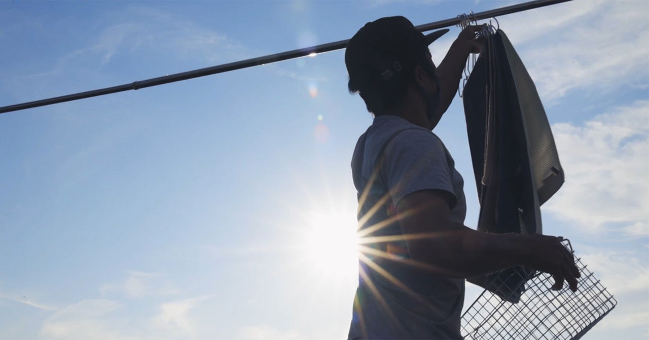 三者三様！お父さん＿洗濯物を簡単取り込み／ハンガー干しのできる使い勝手の良いサイズ感