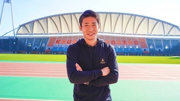 Ultrasのアパレルを身につける浅川隼人