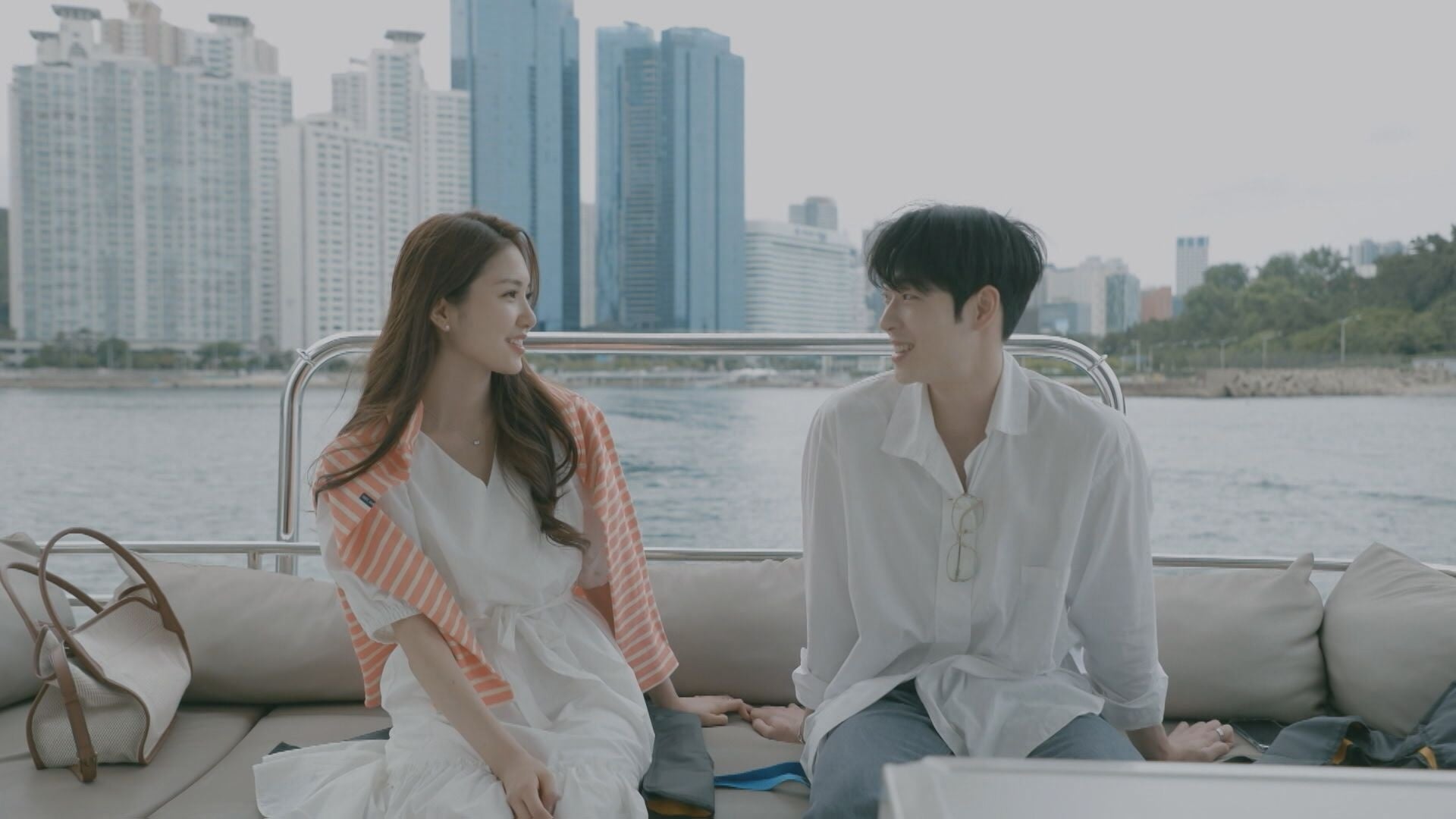 運命の相手をみつけるため、デートを重ねていく