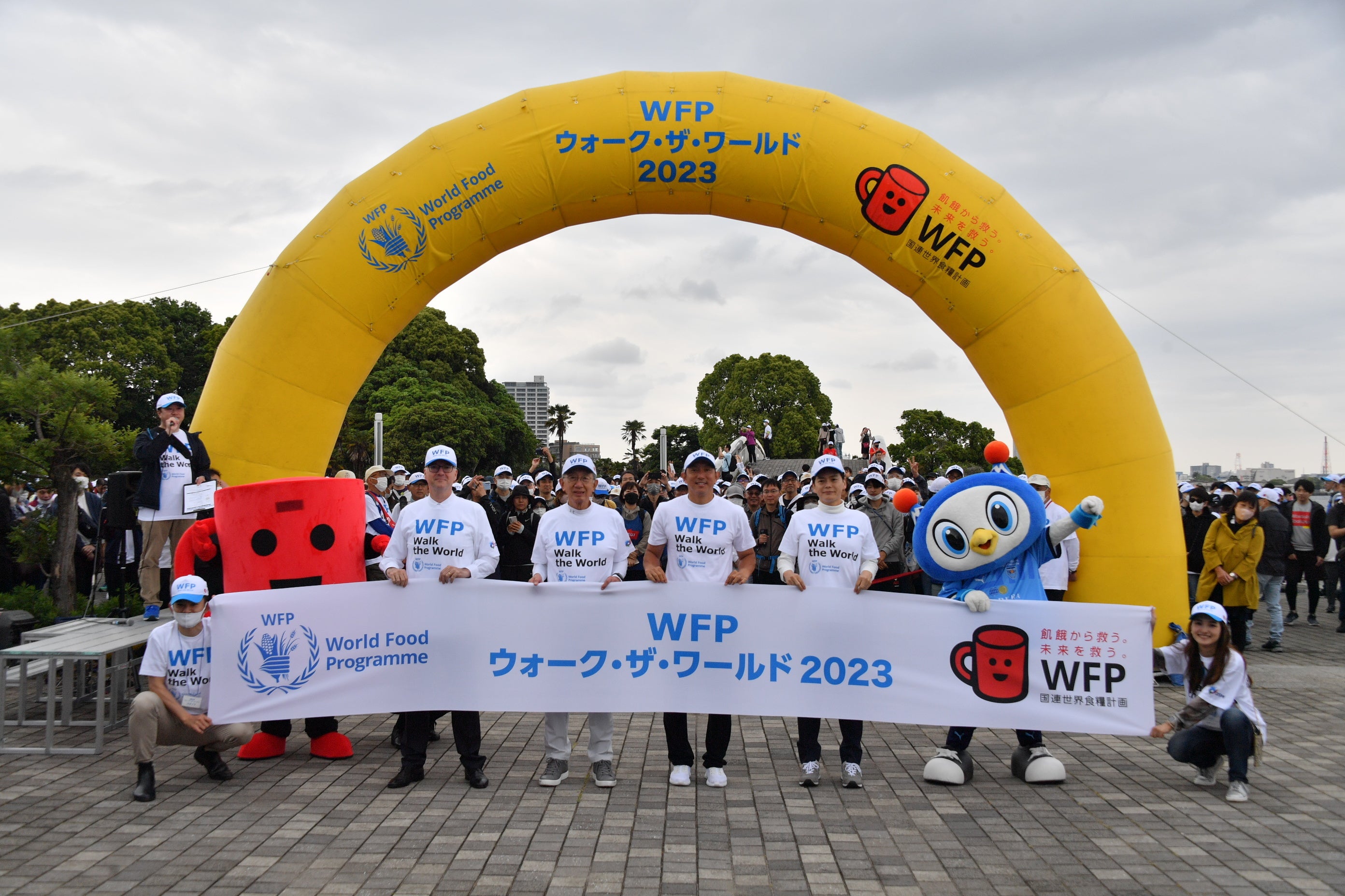 左から： トルコ共和国駐日特命全権大使コルクット・ギュンゲン大使、安藤 宏基 国連WFP協会会長、川﨑 宗則 さん、山中 竹春 横浜市長　©JAWFP