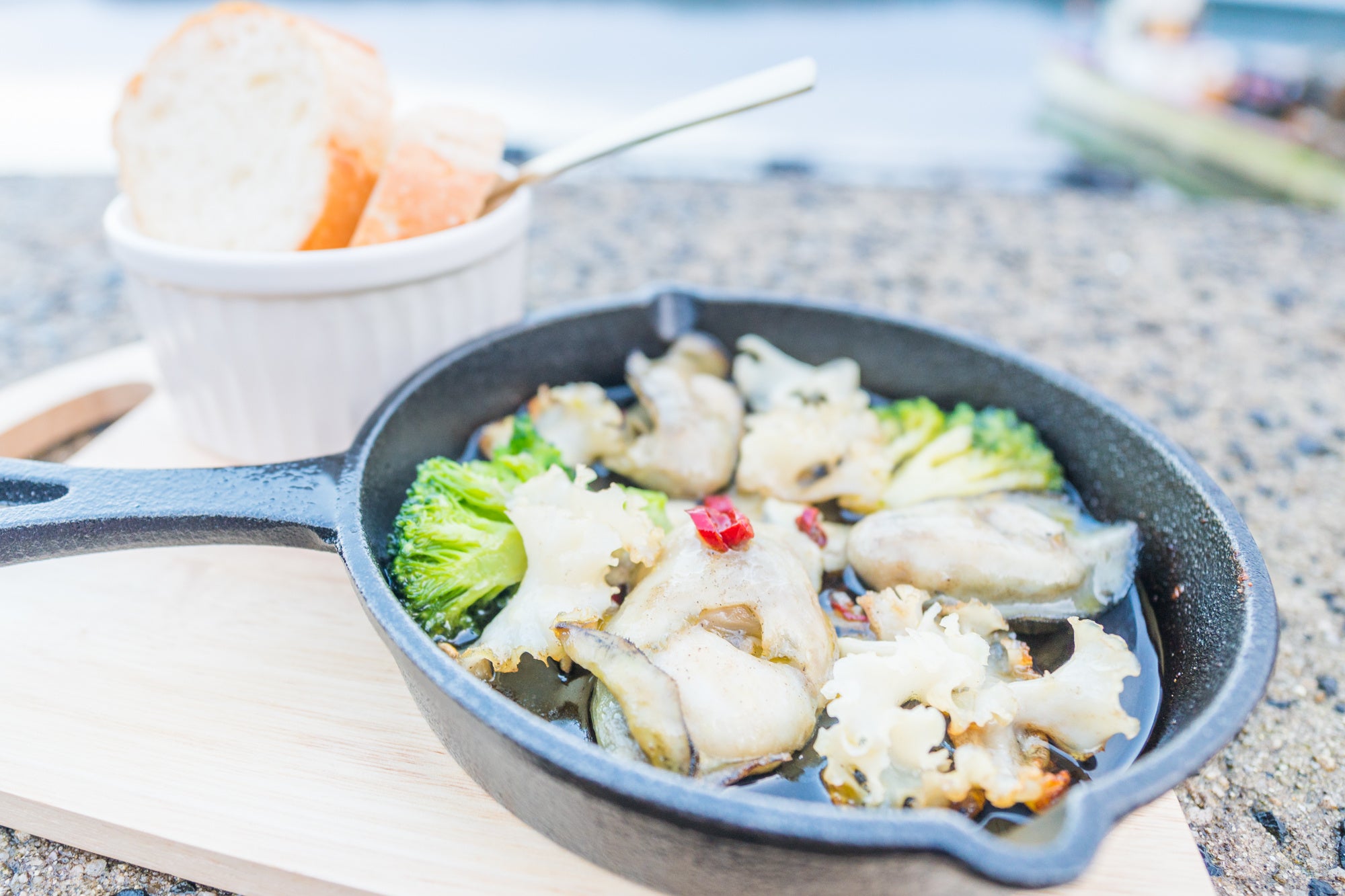 牡蠣フルコースに追加された「牡蠣とホホホタケのアヒージョ」