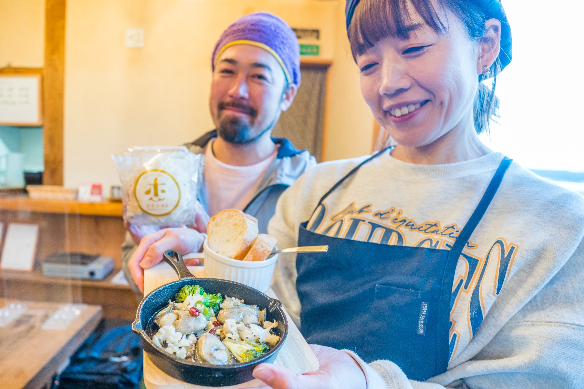 石川県穴水町に移住し漁師として独立した齋藤義己氏（静岡県島田市出身）とCoast table店主 齋藤祥江氏