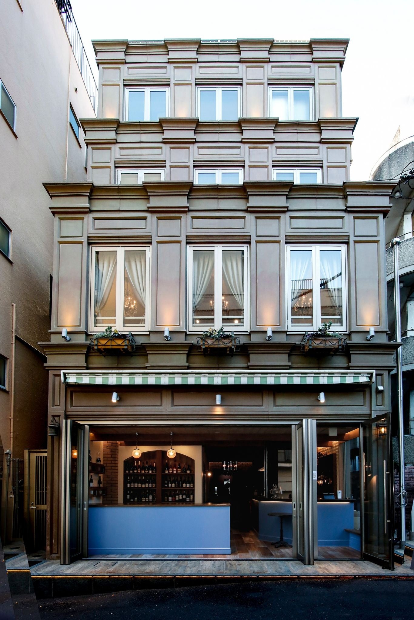 ワインプラス外観