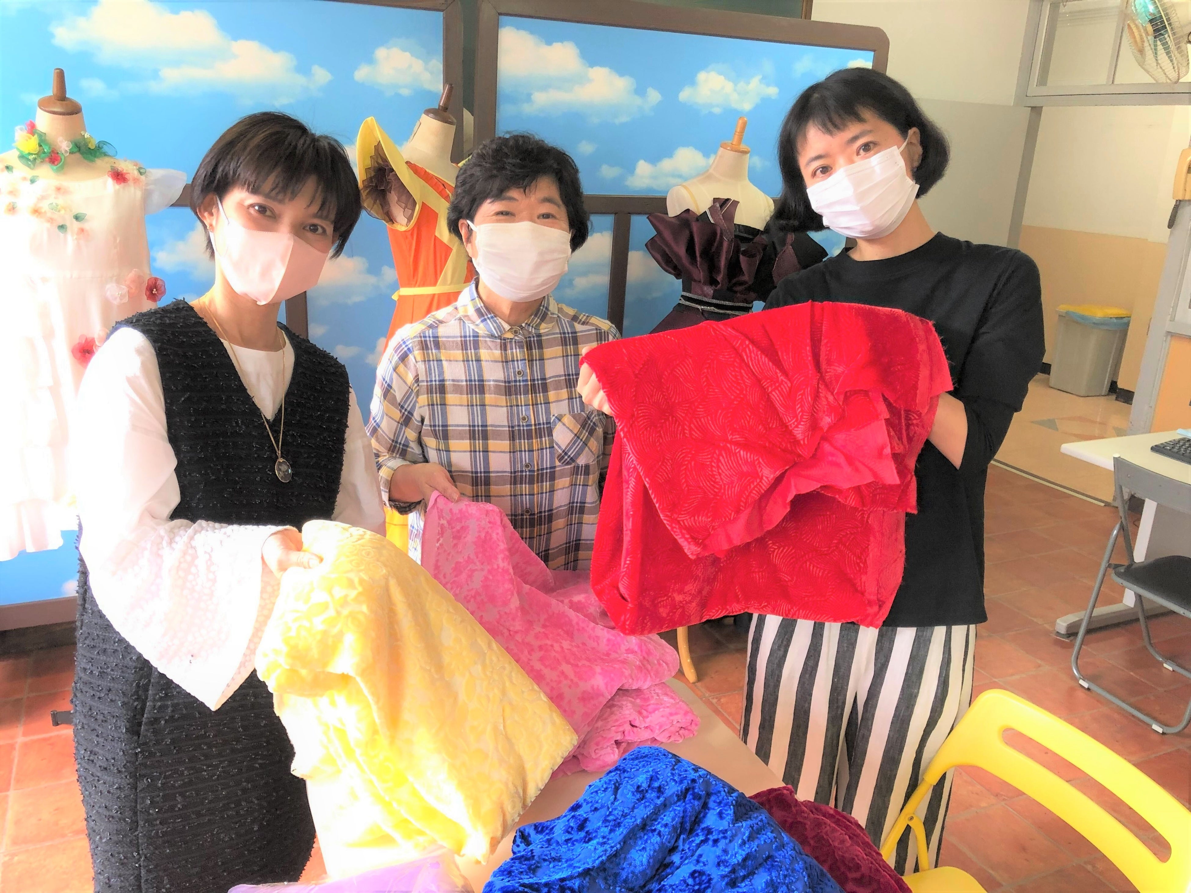 マキシンが布地を文化服装学院に提供