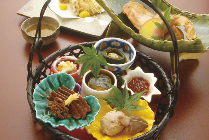 老舗料亭「能登新」 越後村上鮭調理※2日目昼食イメージ