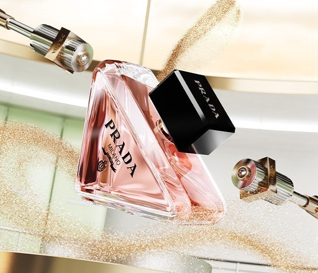 プラダ ビューティ＞阪急うめだ本店にクリスマス期間限定「プラダ