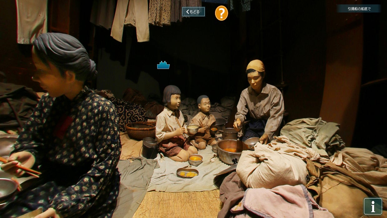 海外からの引揚げコーナーのジオラマ「引揚船の船底で」の内部から見る船内の様子