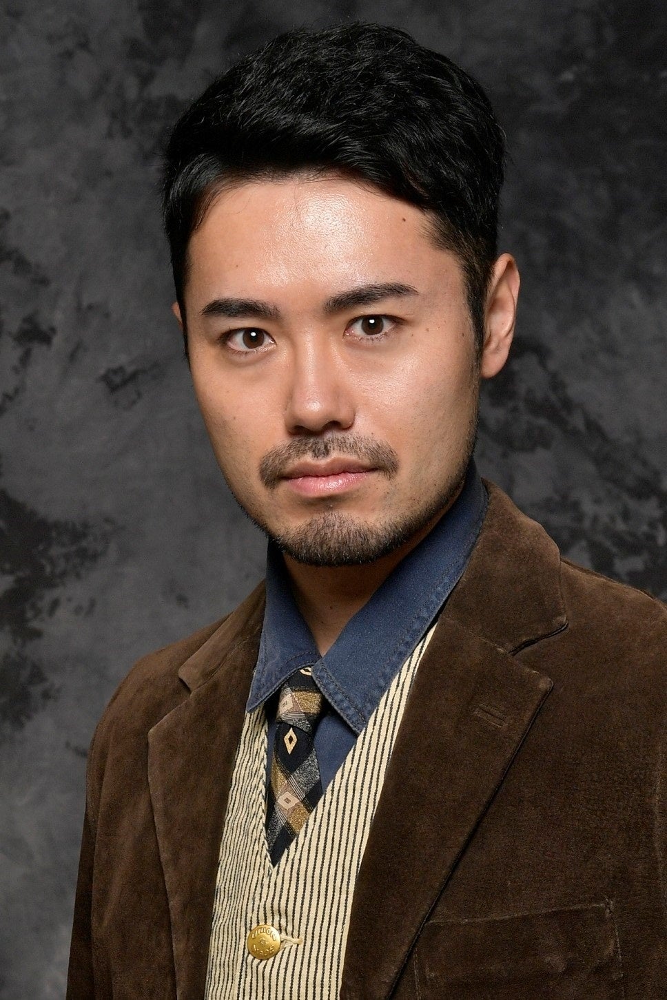 脚本：中西良介