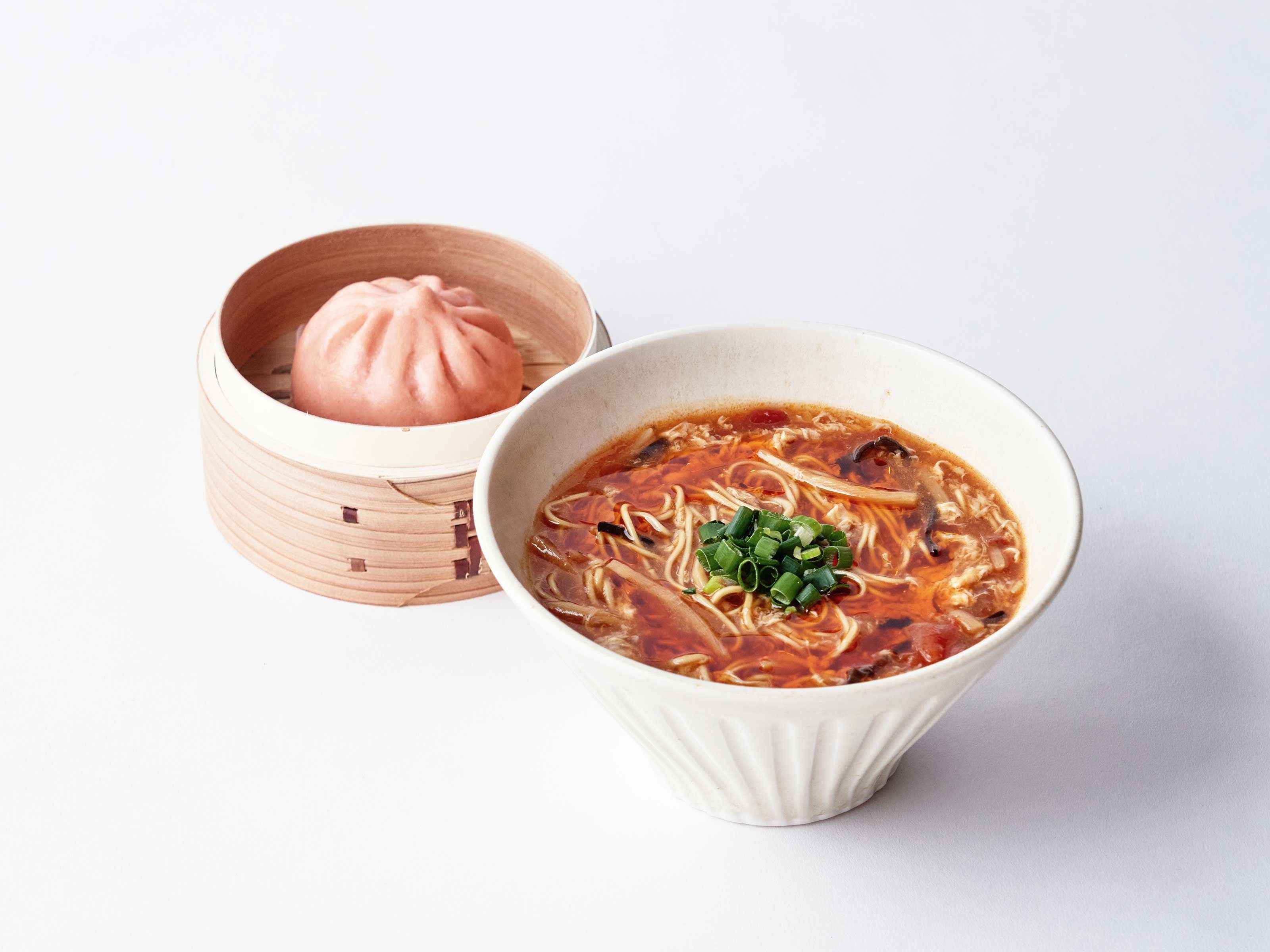 トマトサンラータン麺とルーローまん