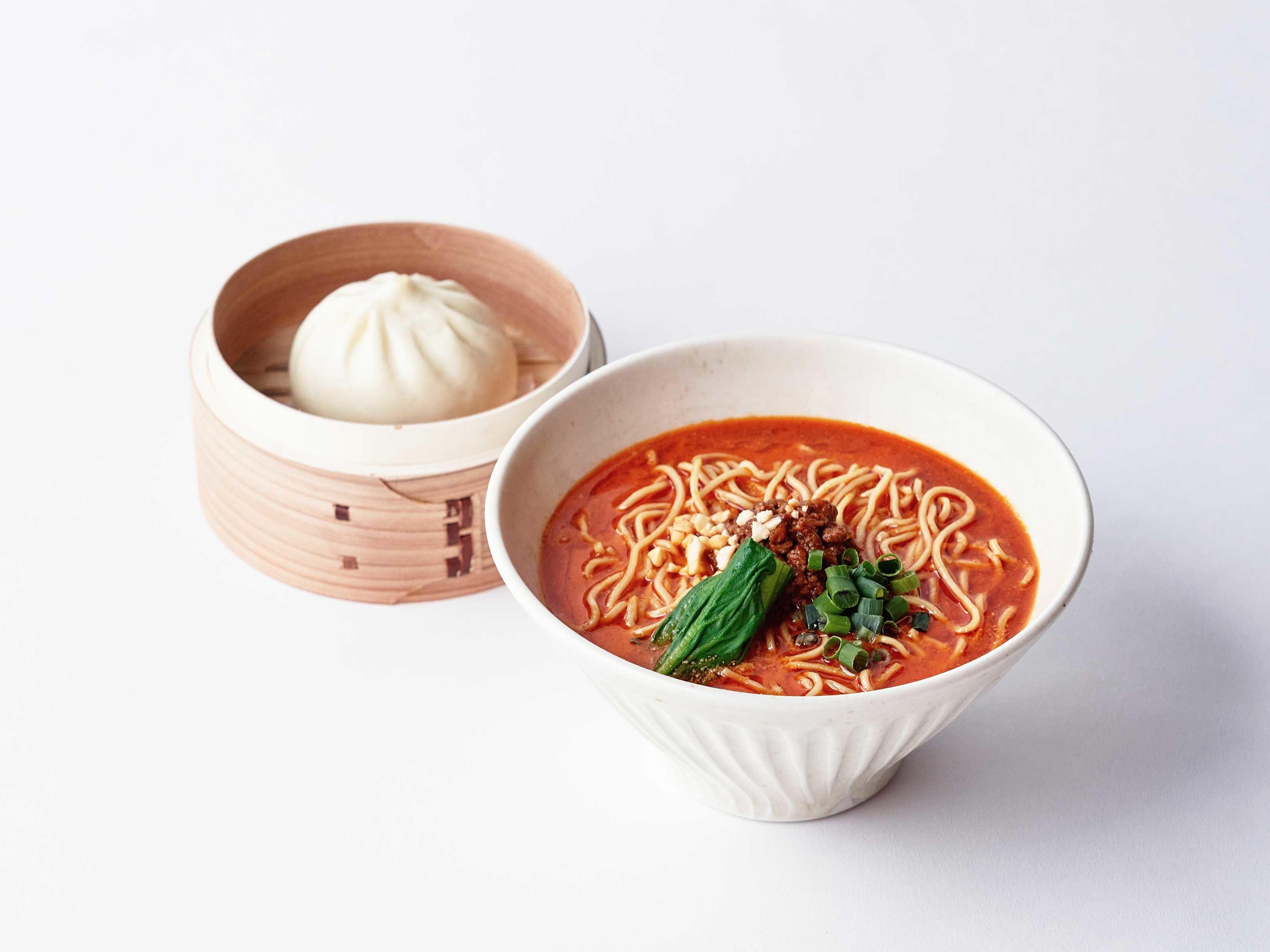 トマトタンタン麺と豚まん