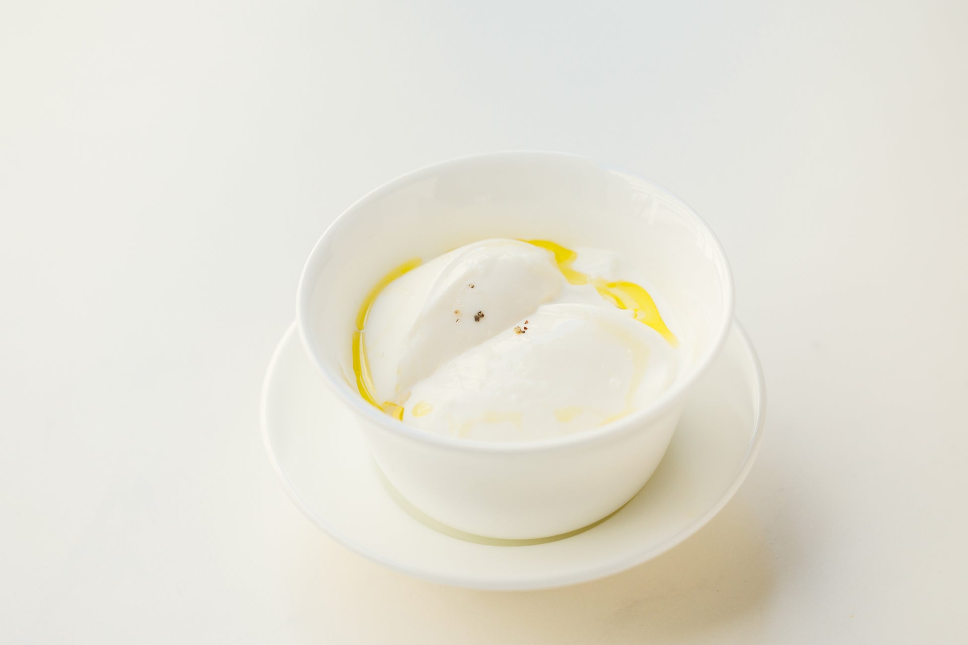 ココナッツミルクとオリーブオイルでなめらかリッチな特製杏仁豆腐