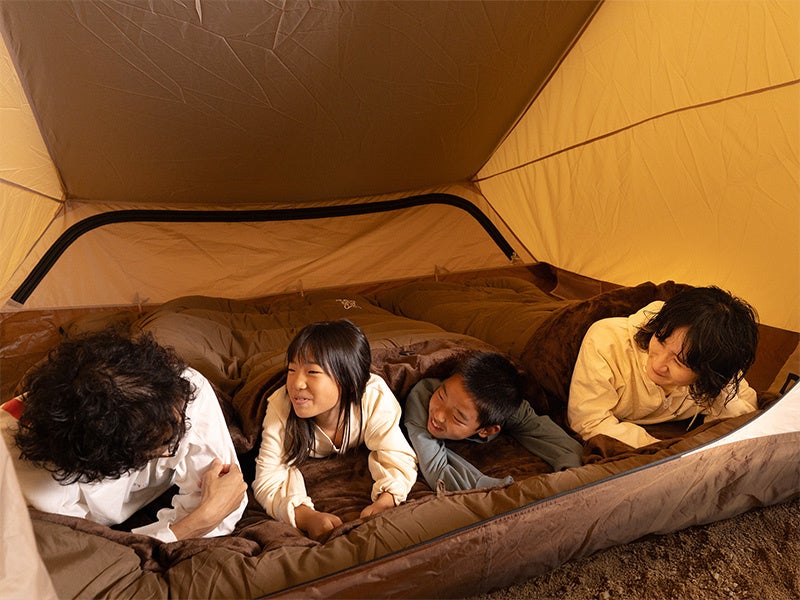4人で入れる特大寝袋】家族の安心感と毛布の温もりに包まれて眠れる冬