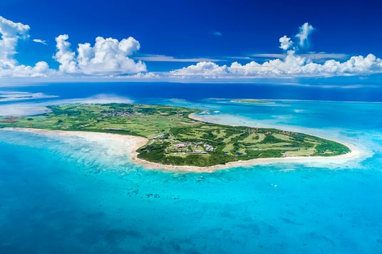 沖縄・小浜島「はいむるぶし」、大人も童心に帰る夏限定アクティビティを展開 ― 国立公園を舞台に、星空・食育・自然体験を楽しむ“極上のサマーキャンプ”へ ― 沖縄・小浜島「はいむるぶし」、大人も童心に帰る夏限定アクティビティを展開 ― 国立公園を舞台に、星空・食育・自然体験を楽しむ“極上のサマーキャンプ”へ ―