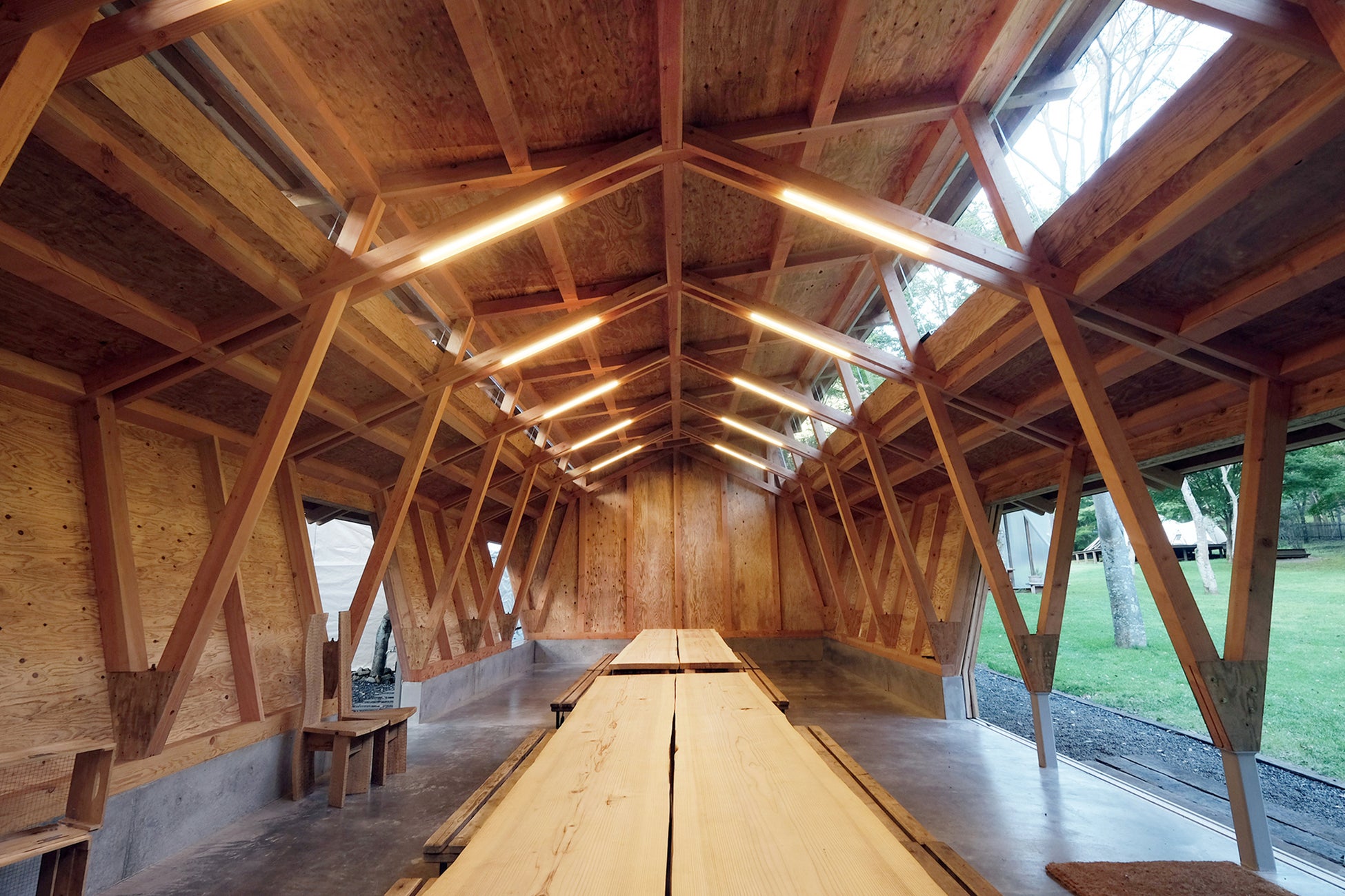 広々としたコワーキングスペース