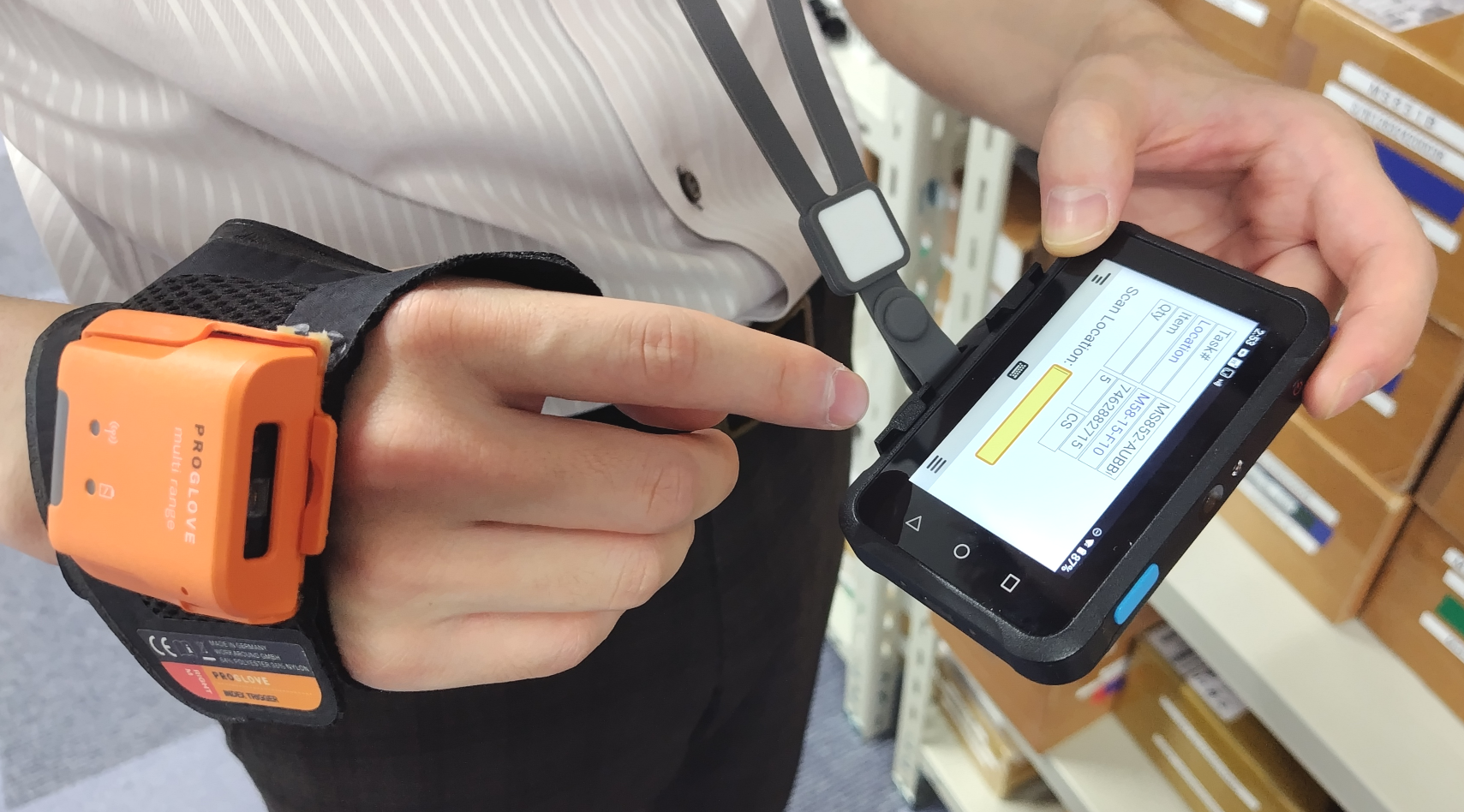 （端末を身に着けることで、画面確認や操作の効率も大幅改善）