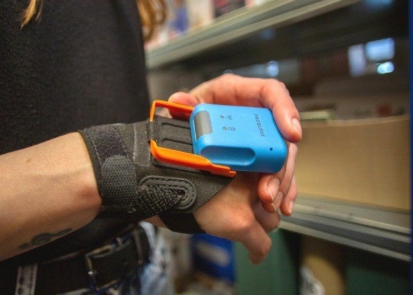 ProGlove製品は⼿の甲に装着