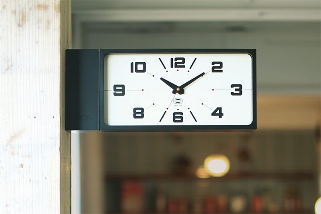 ダルトン】家庭用時計に新たな潮流を生み出したDOUBLE FACE CLOCKの新 ダルトン】家庭用時計に新たな潮流を生み出したDOUBLE FACE CLOCKの新