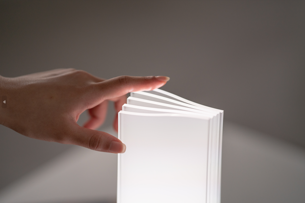 サンドペーパーで削った複数のアクリル板を使用