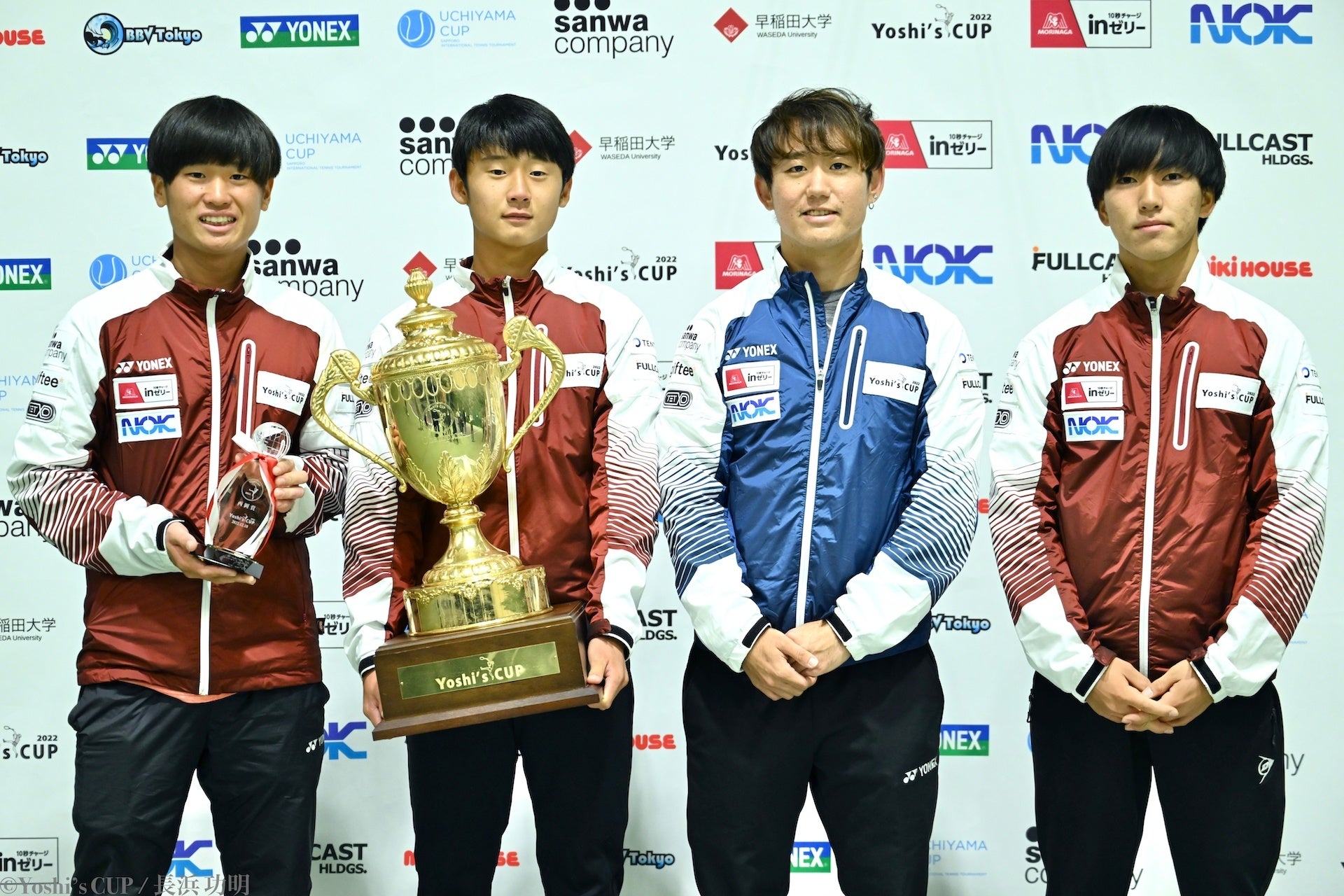 写真左から遊川選手（西岡賞）、前田選手（優勝）、西岡選手（主催者）、富田選手（準優勝）