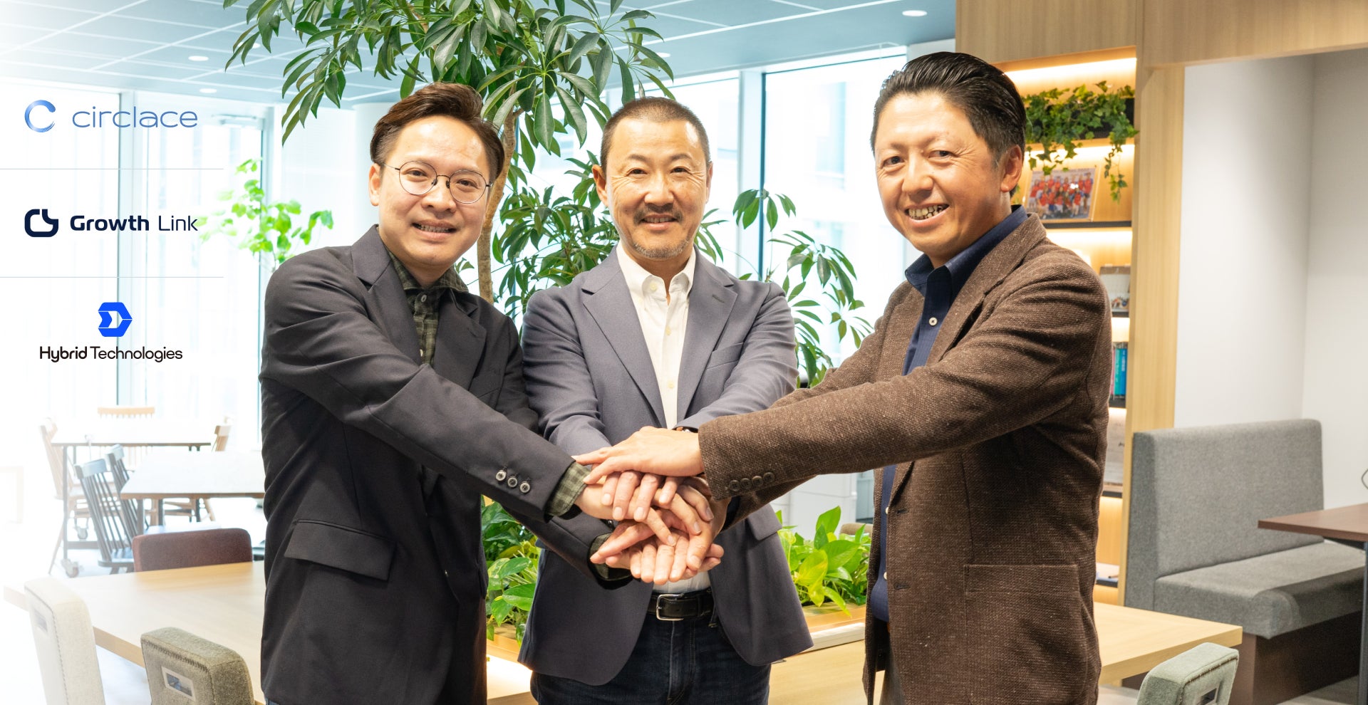 基本合意書締結の様子(左から当社代表取締役:チャン バン ミン、サークレイス社代表取締役:佐藤 潤氏、グロースリンク社代表取締役:日坂 良氏)