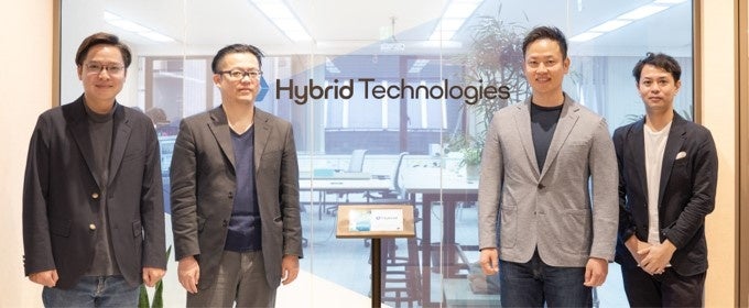 （左から代表取締役社長CEO：チャン バン ミン、取締役CTO：衣笠 嘉展　取締役CFO：平川 和真、取締役COO：窪田 陽介）