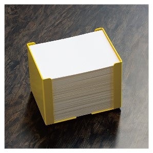 メモ入れ／8,800円（税込み） A4の紙を4等分して入れられるメモ入れです。チラシの裏紙などをメモとして使用する際に便利です。