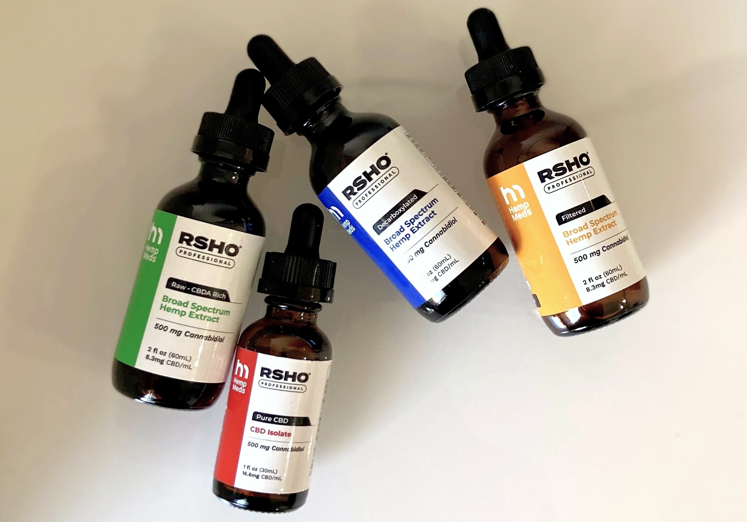 写真左からグリーンラベル、ナチュラル・アイソレートティンクチャ、ブルーラベル、ゴールドラベル