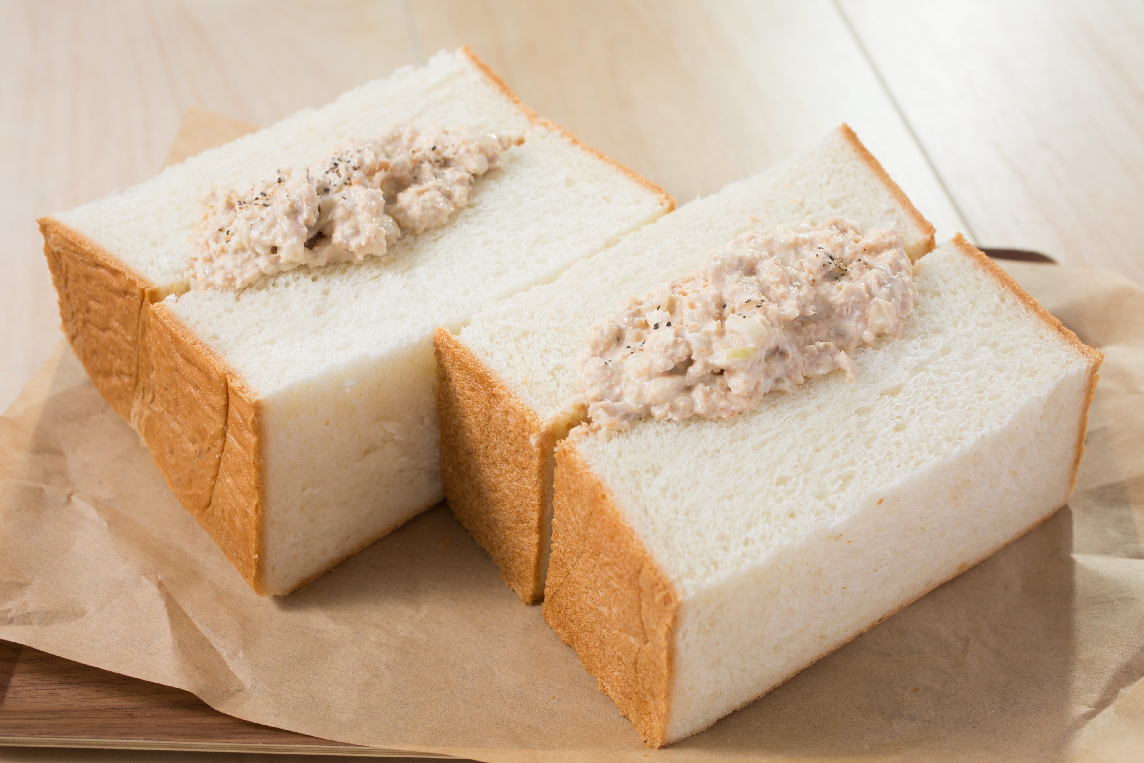 ＜極厚 ツナマヨサンドイッチ＞ 税込800円（２個）