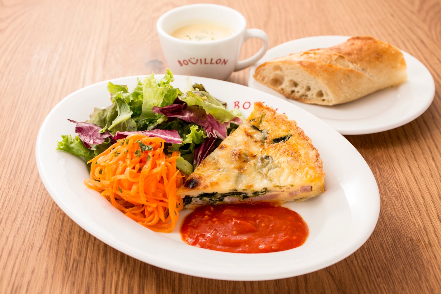 キッシュランチプレート990円