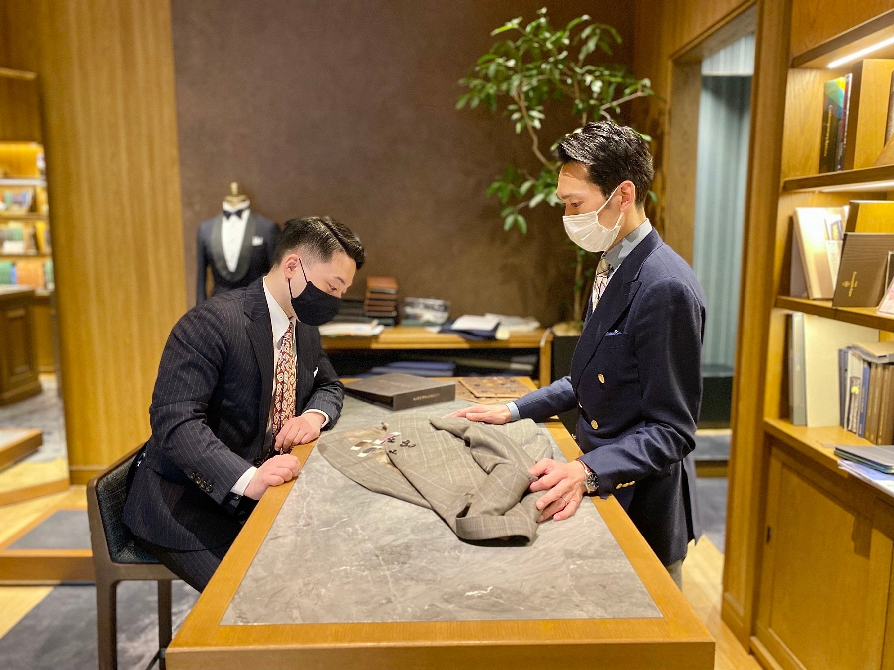 付属品の手配・取付けやパンツの丈詰めなどを 上限2,000円(税別)まで無償で対応する