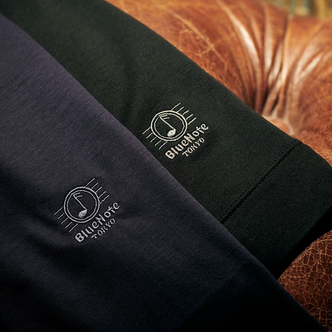 裾にあしらった「Blue Note」のロゴ