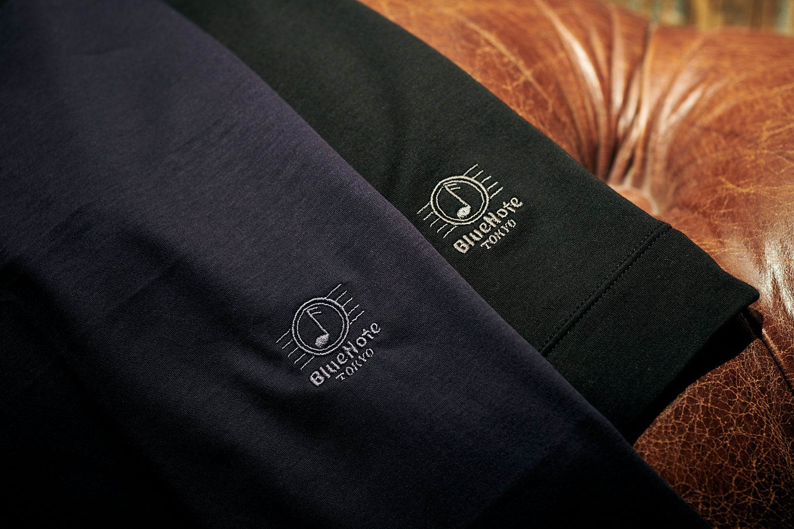 裾にあしらった「Blue Note」のロゴ