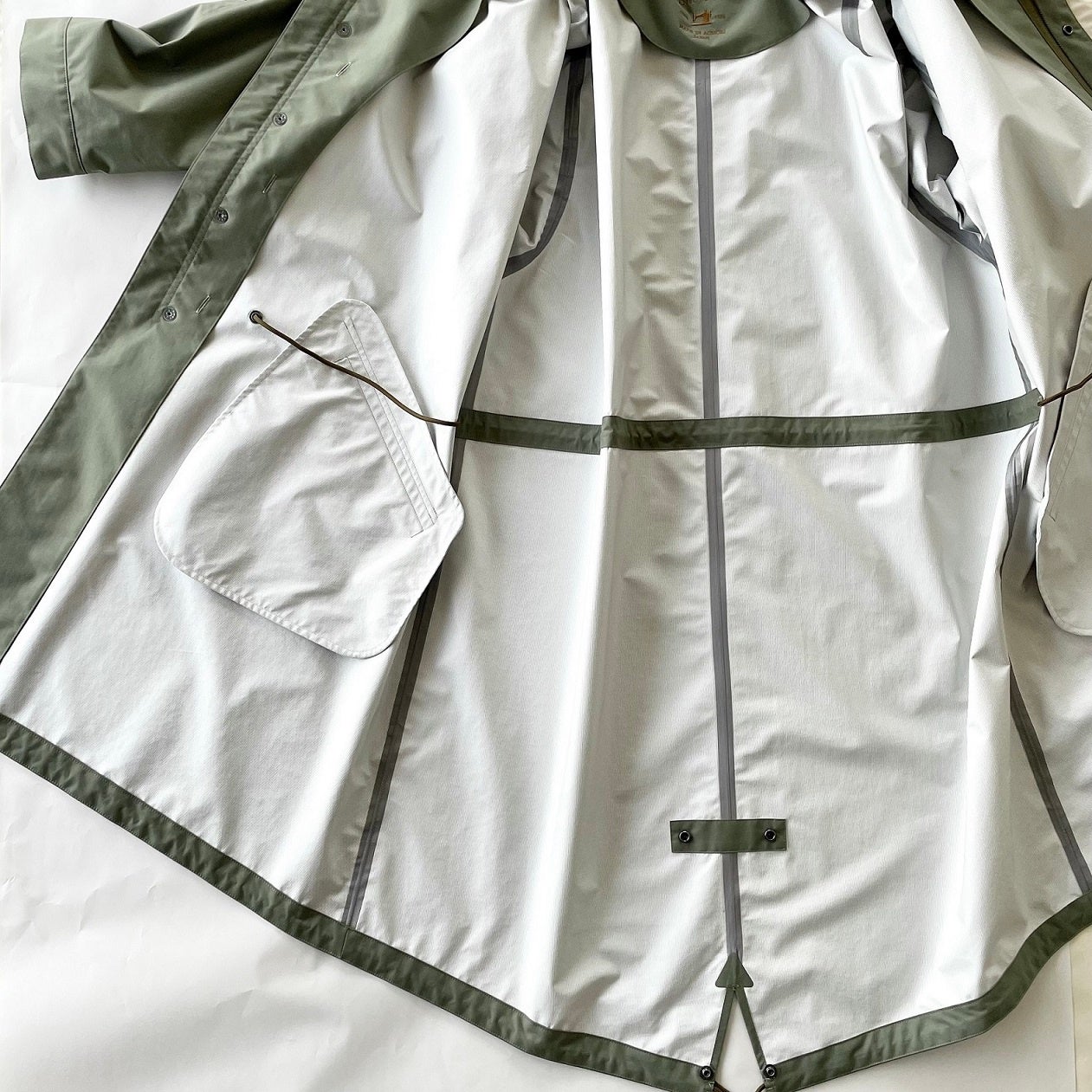 縫い目からの水の侵入を防ぐシーリング加工&nbsp; （高耐候モッズコート）