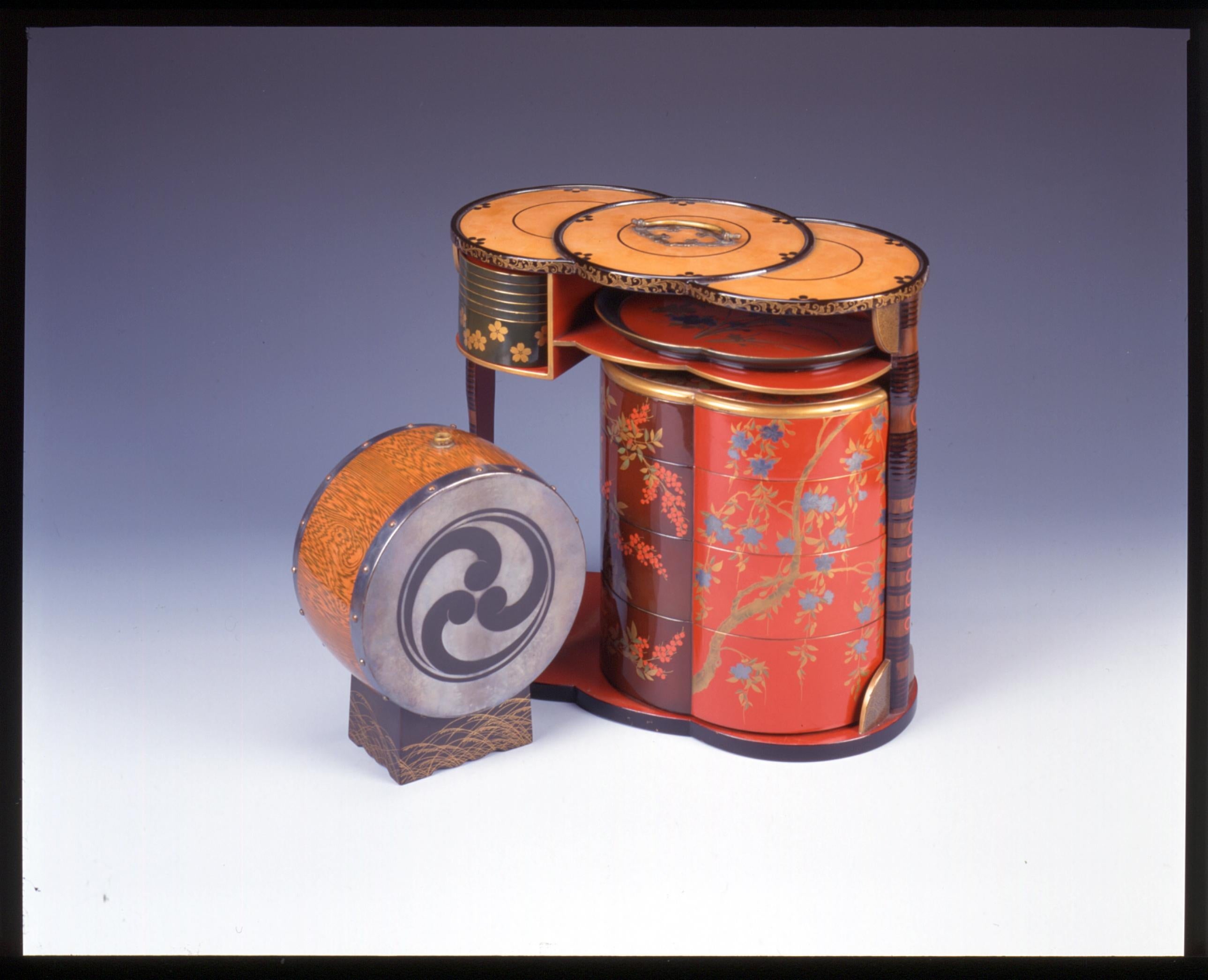 花卉蒔絵行厨（かきまきえこうちゅう）（大阪市立美術館所蔵）