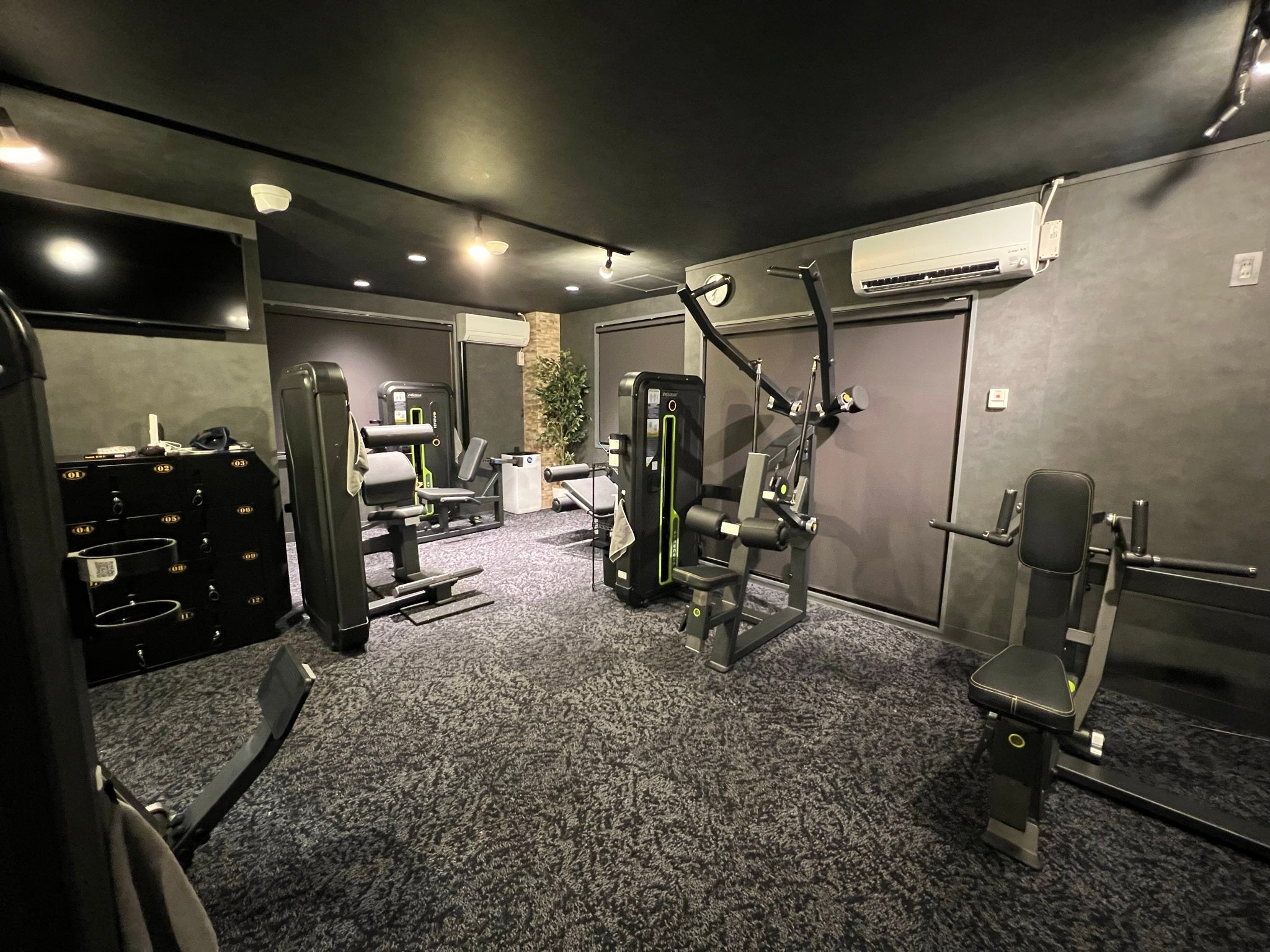 改装前（雰囲気が暗く不安感が強い）